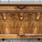 Commode style Louis Philippe en ronce de noyer,  fin XIXème