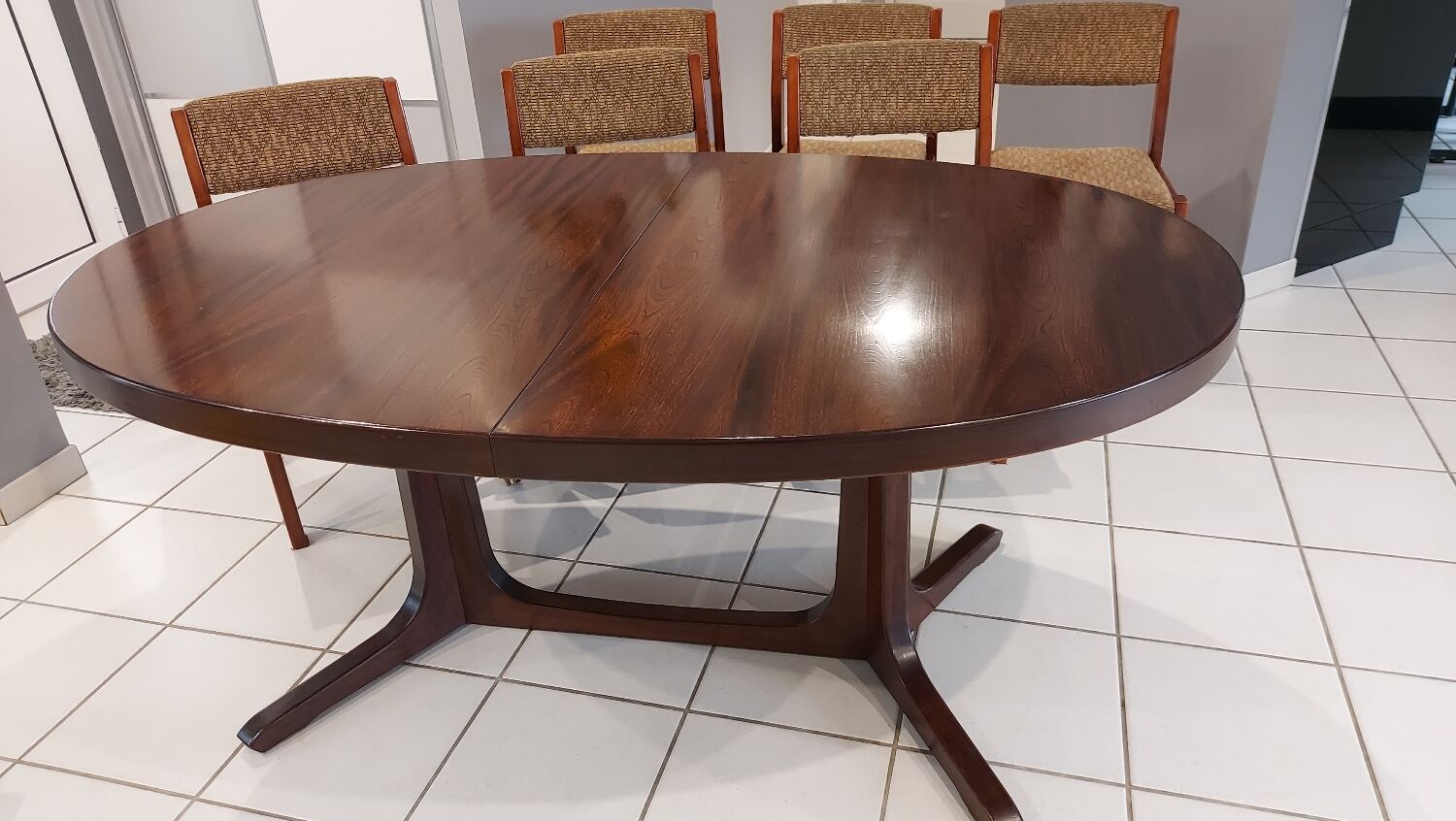 Oral extendable table from the Maison Baumann vintage 1970s