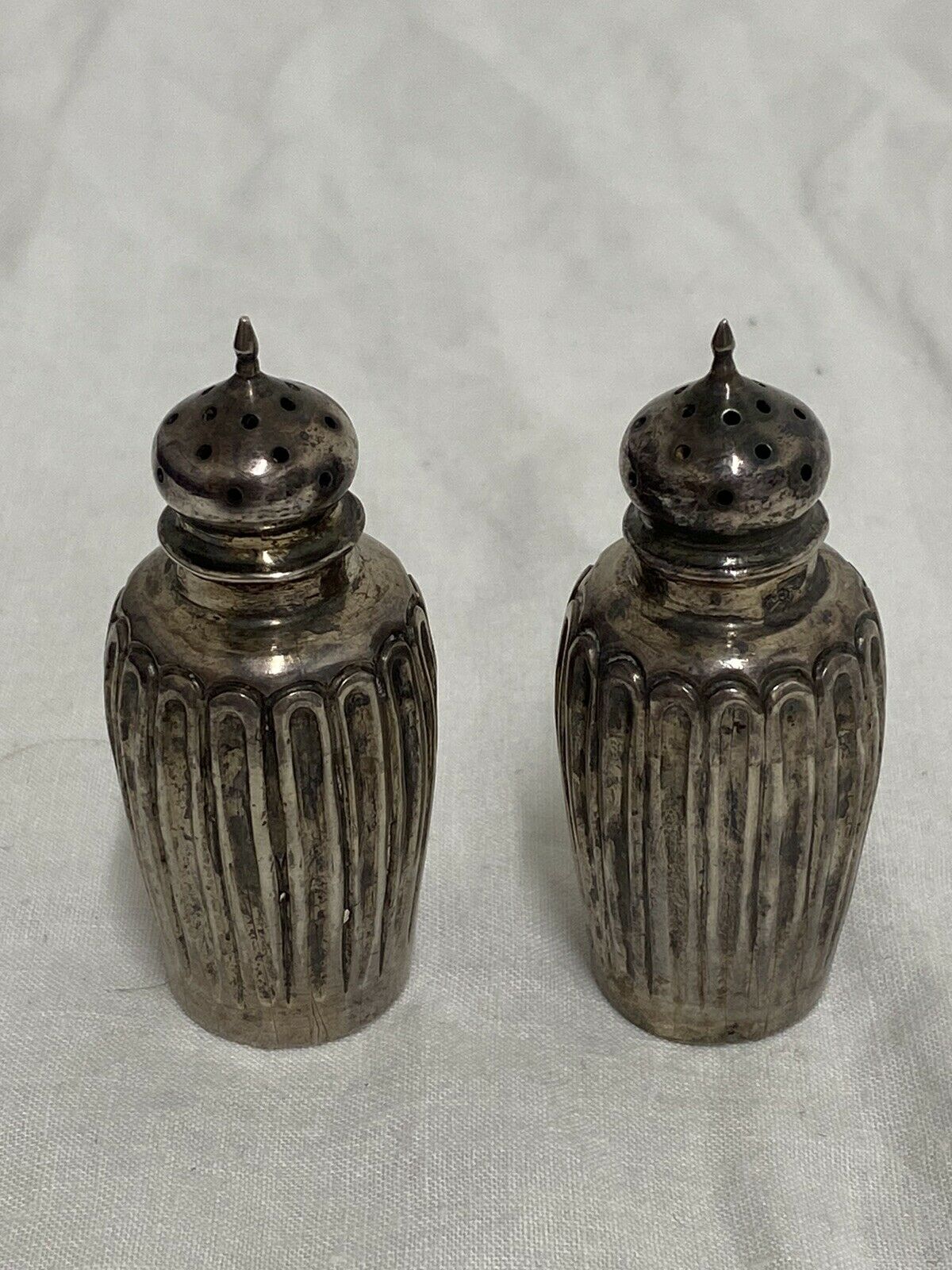 Pair of salt shakers sprinkler sprinkler solid silver period 18th century