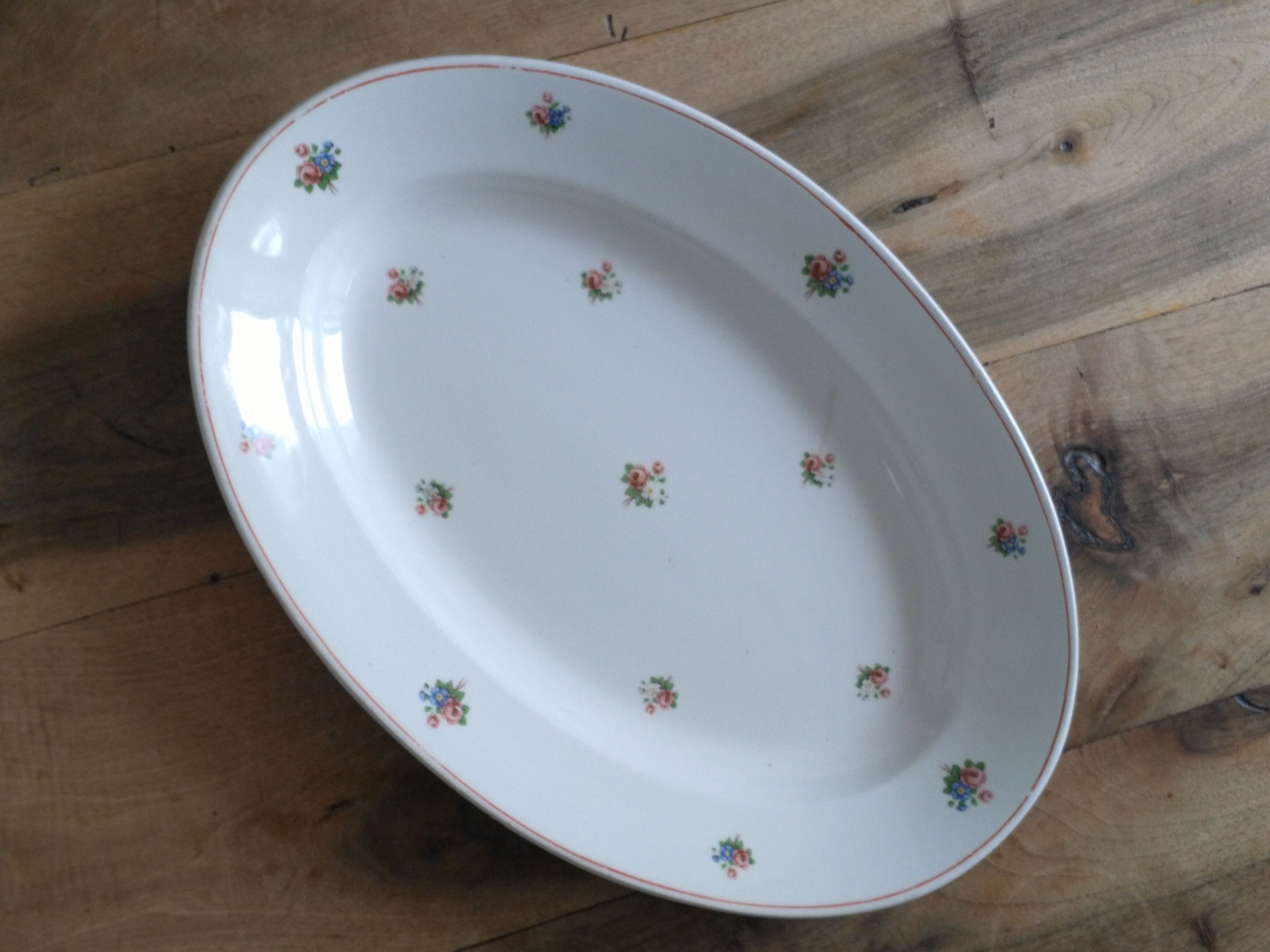 Oval porcelain dish Moulin des Loups Hamage decoration Burgundy