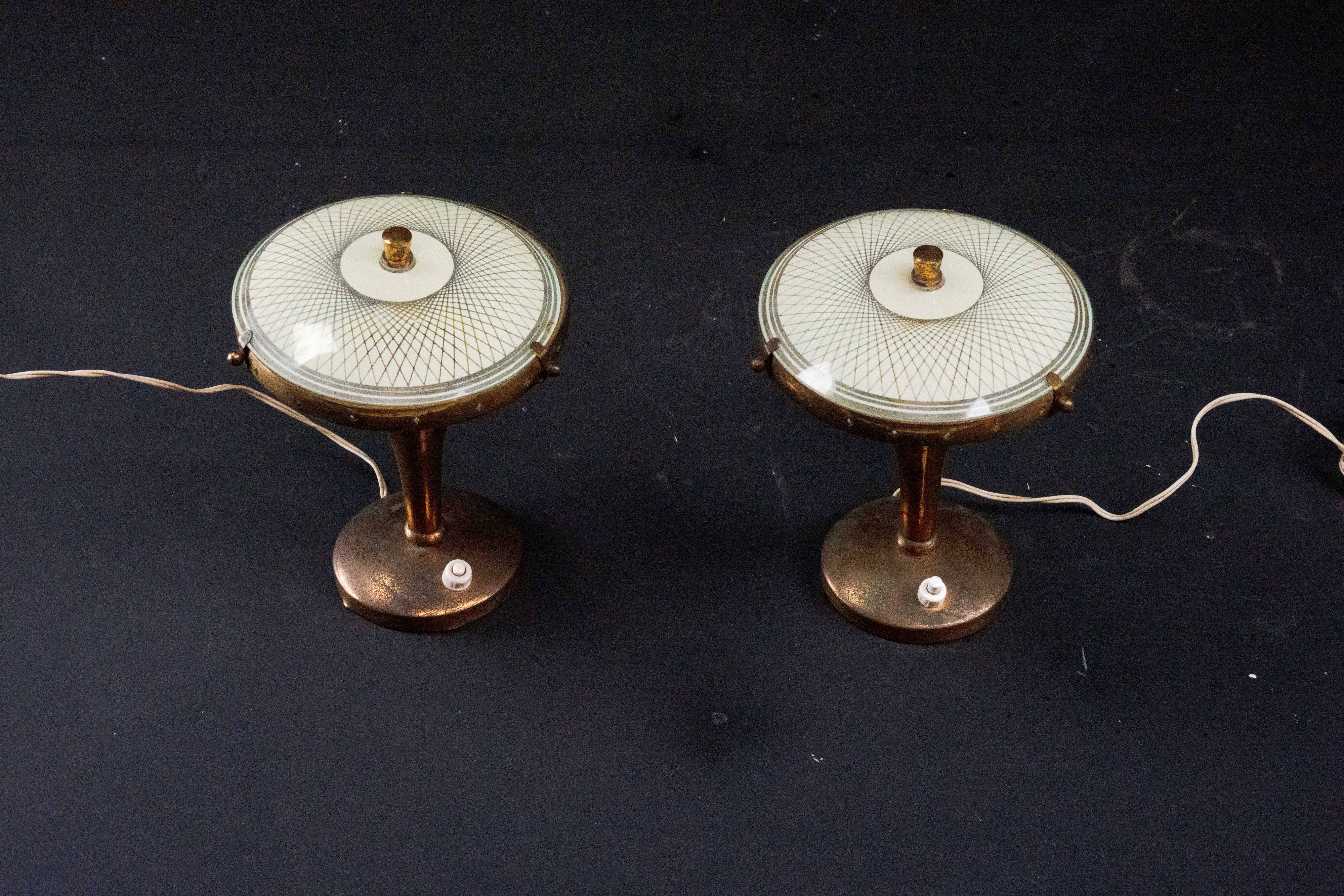 Rare pair of bedside lamps in curved glass attributed to Pietro Chiesa. Ita