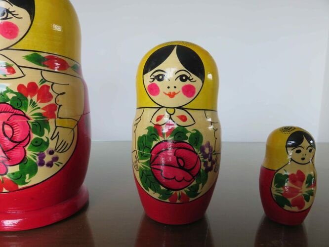4 poupées russes " MATRIOCHKAS " années 70