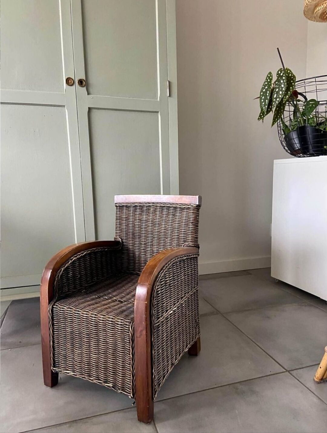 Wicker armchair and wood for children