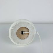 Lampe en bois tourné blanc, abat-jour en rotin, années 60