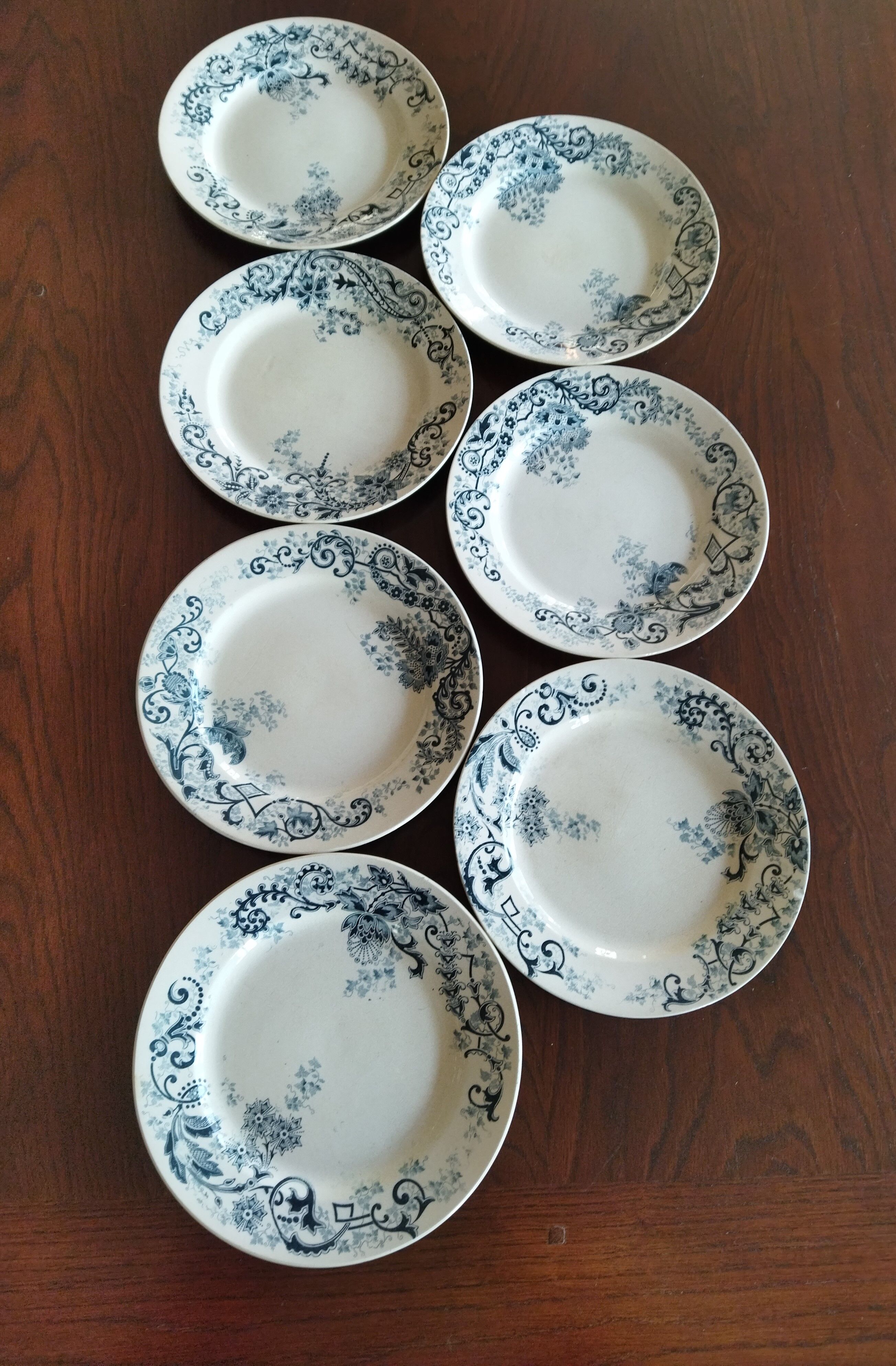 7 flat plates in iron earth HB & Cie, model Sévigné (Choisy-le-Roi)