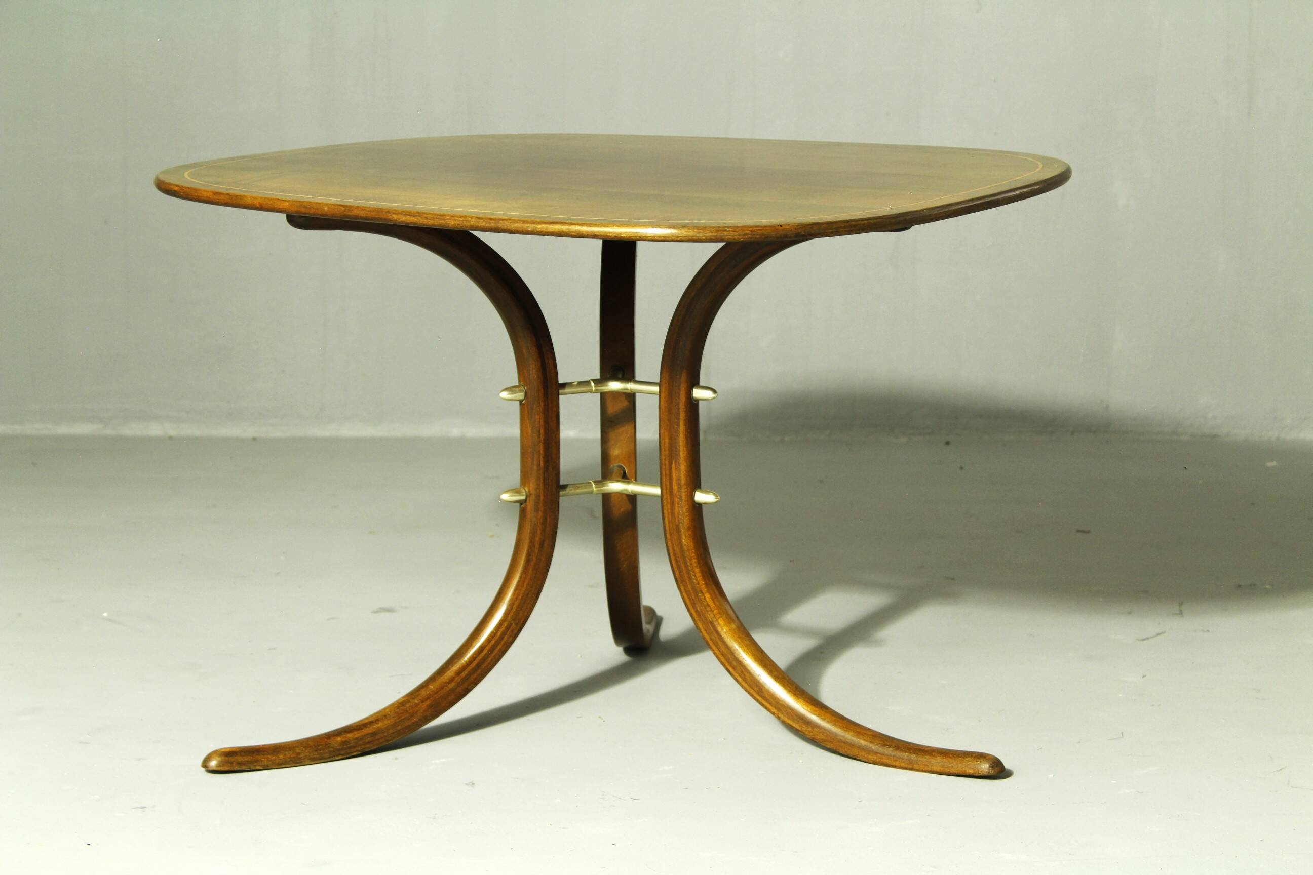Table d'appoint en bois cintré, Allemagne, années 1950