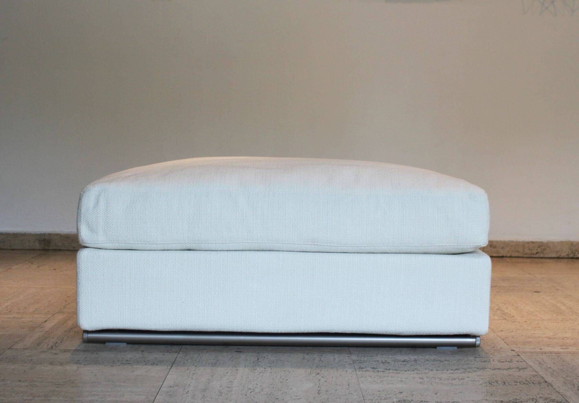 Freetown ottoman model by Camerich. Freetown ottoman model by Camerich.