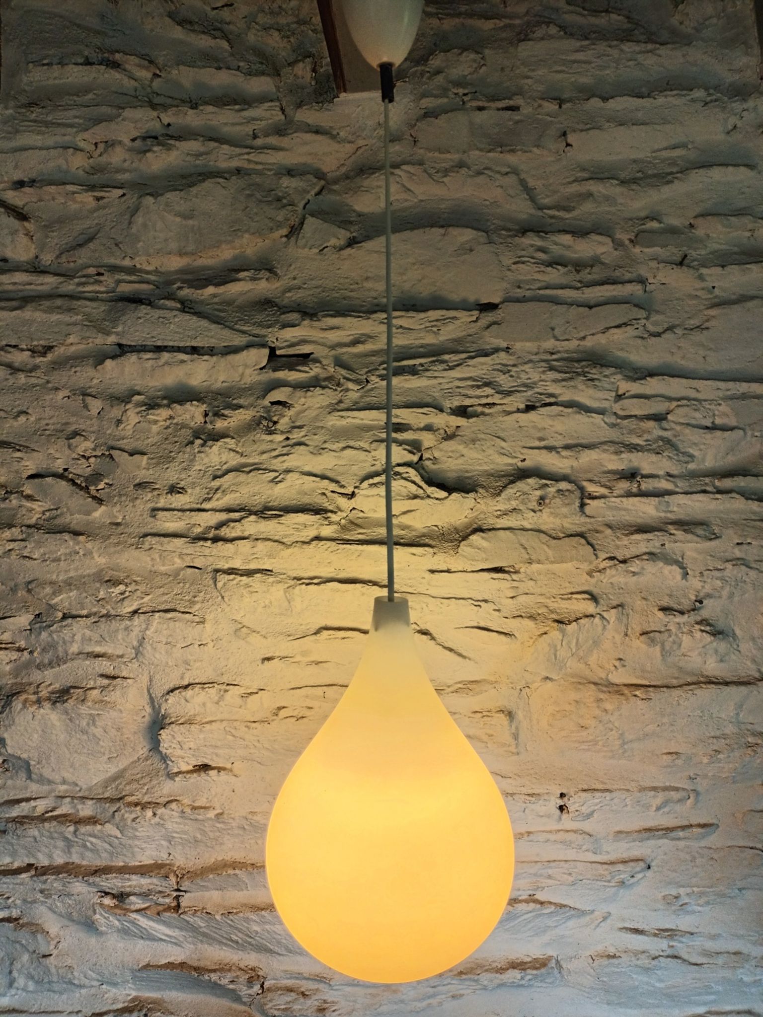 Scandinavian suspension "drop" opaline