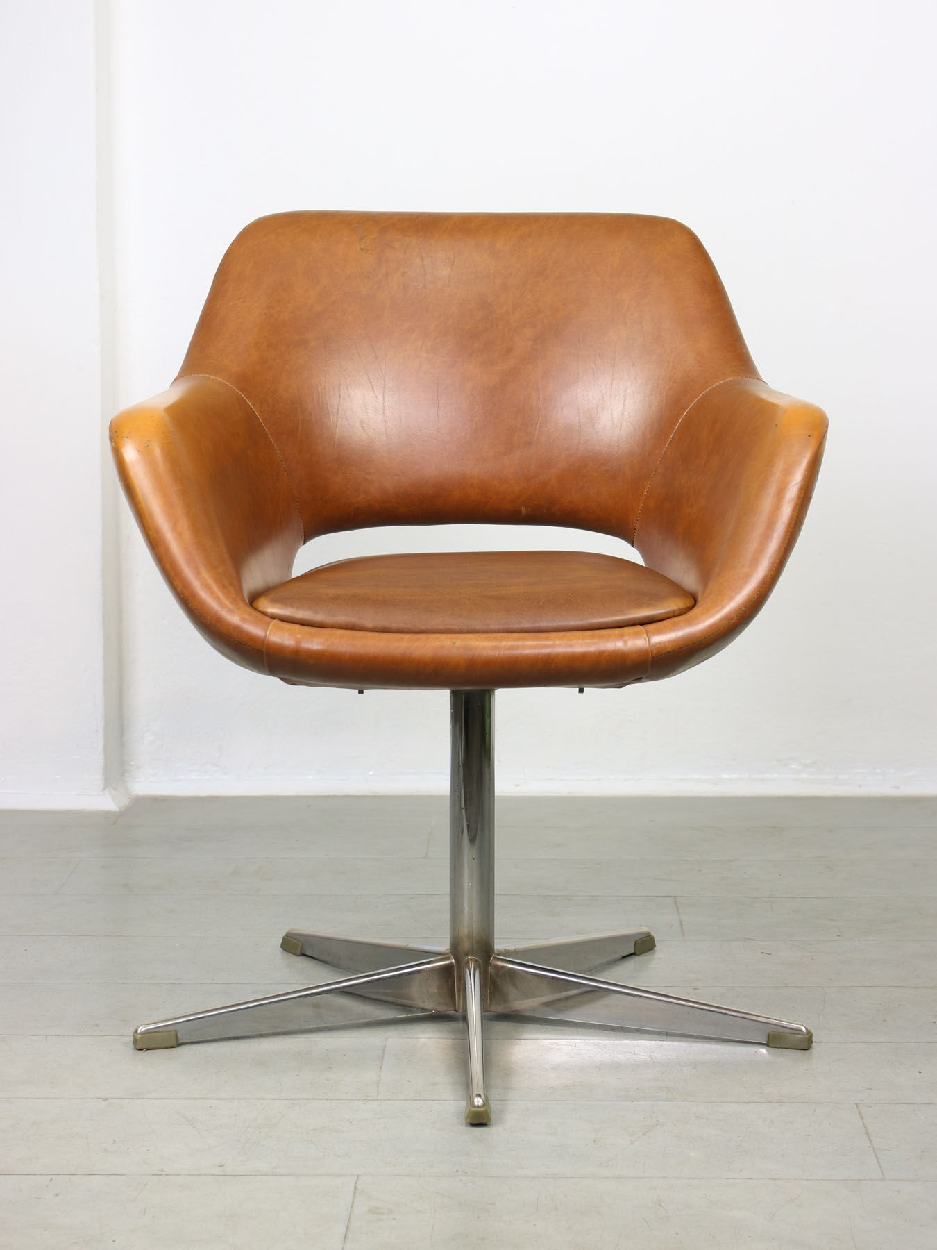 Mid-century brown leatherette swivel chair from Stol
