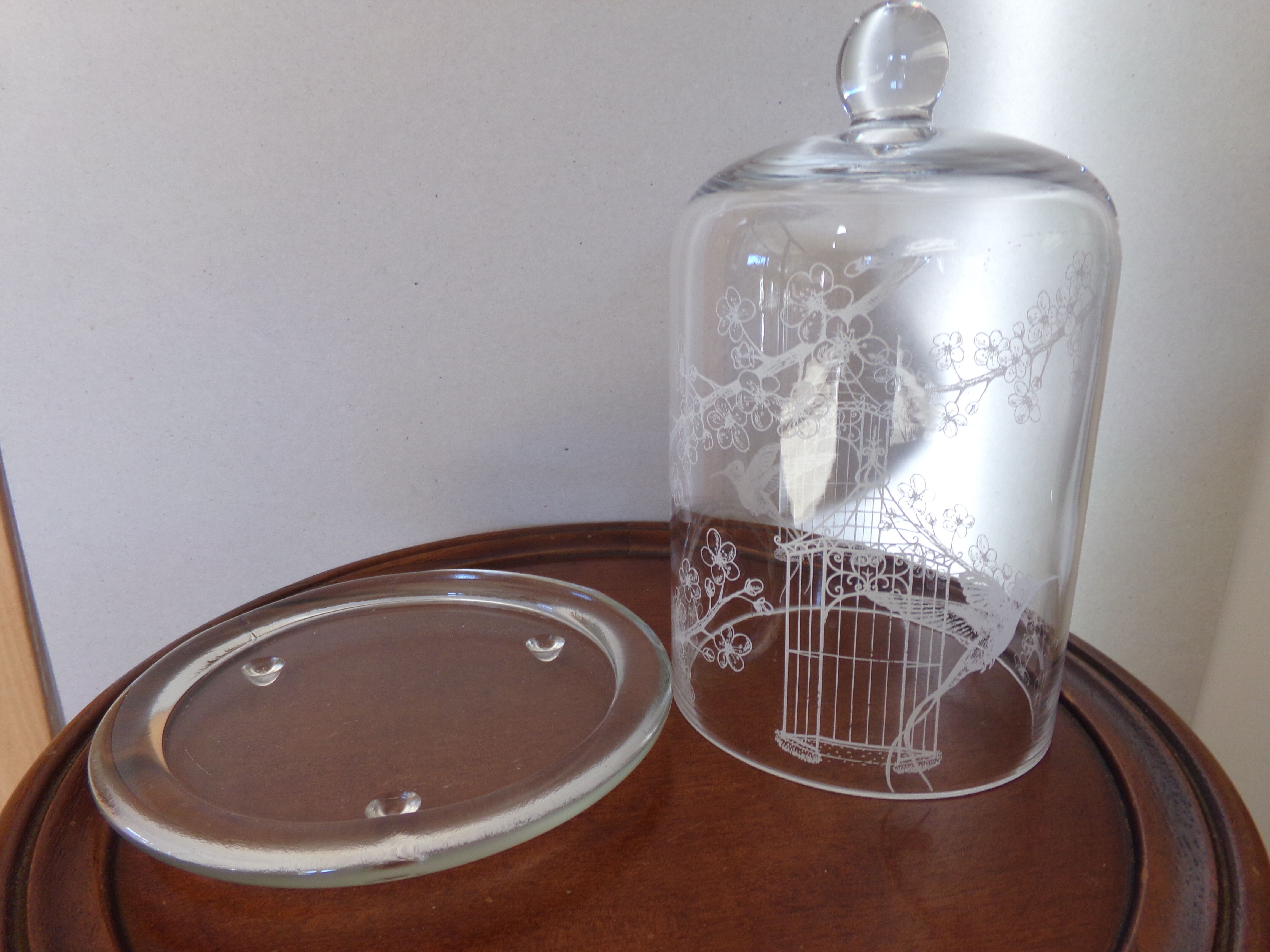 Glass bell and its dish