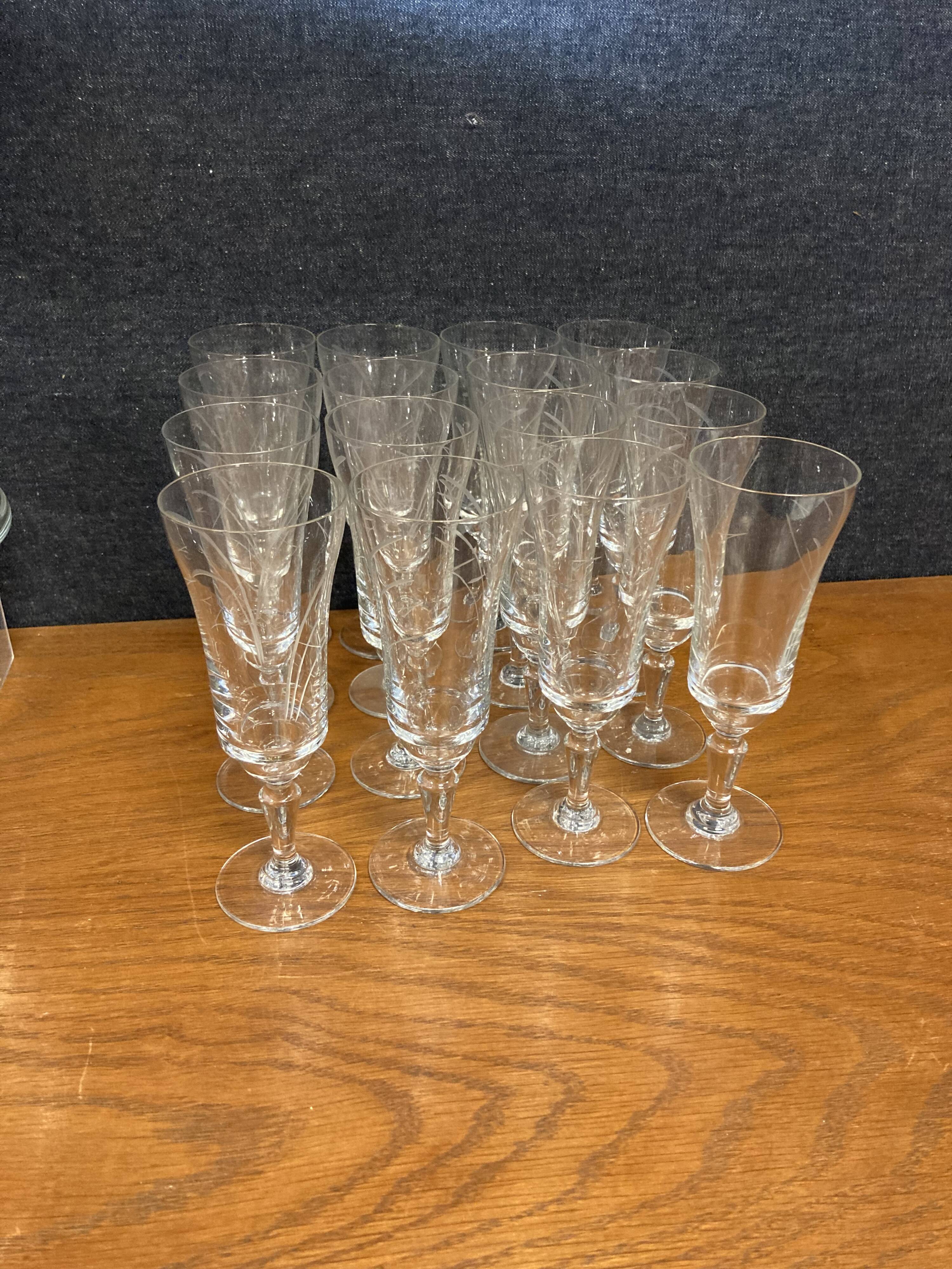 Engraved glass stemmed glass service