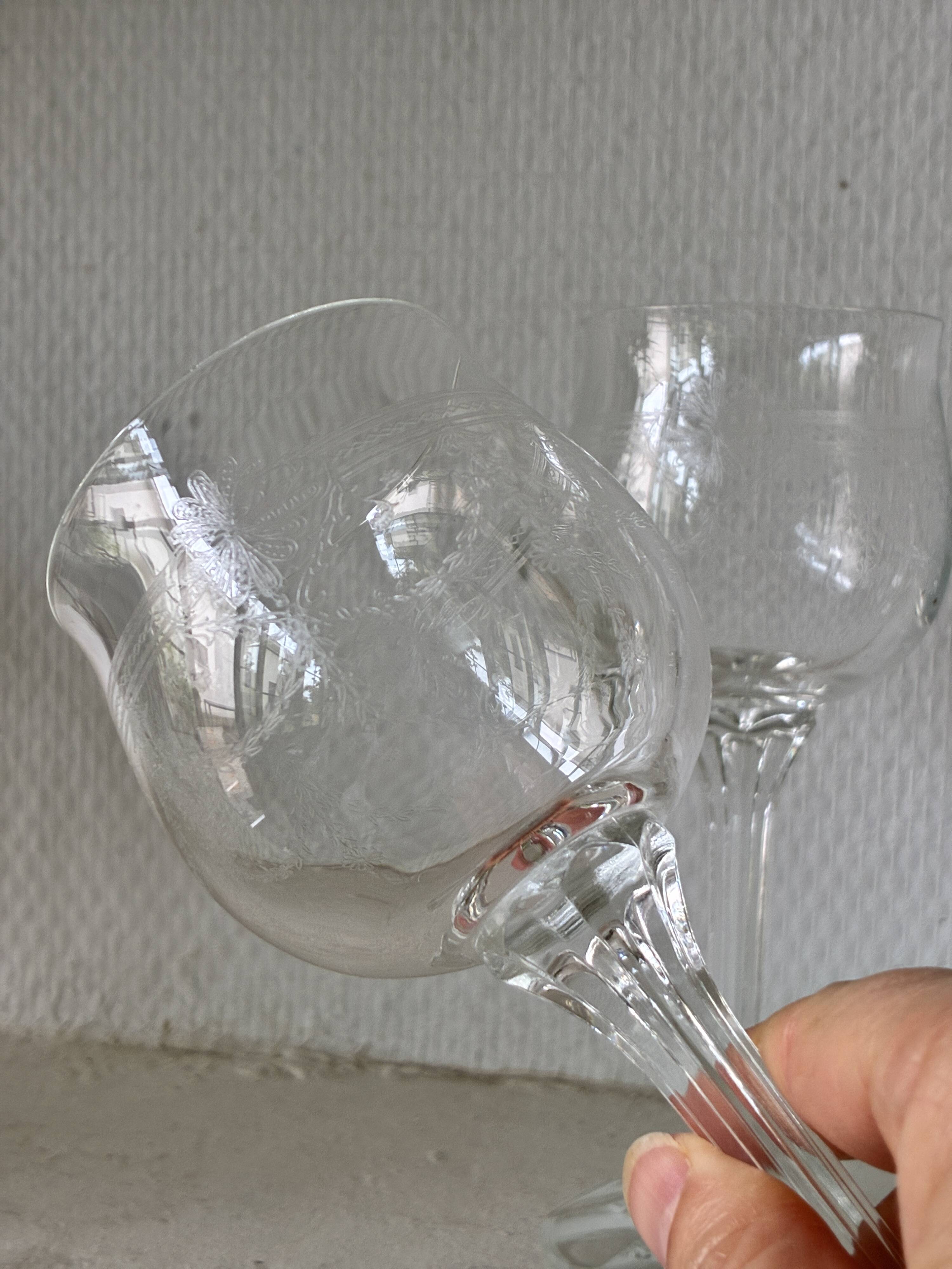 Lot 5 Footed glasses in transparent crystal with screen printing