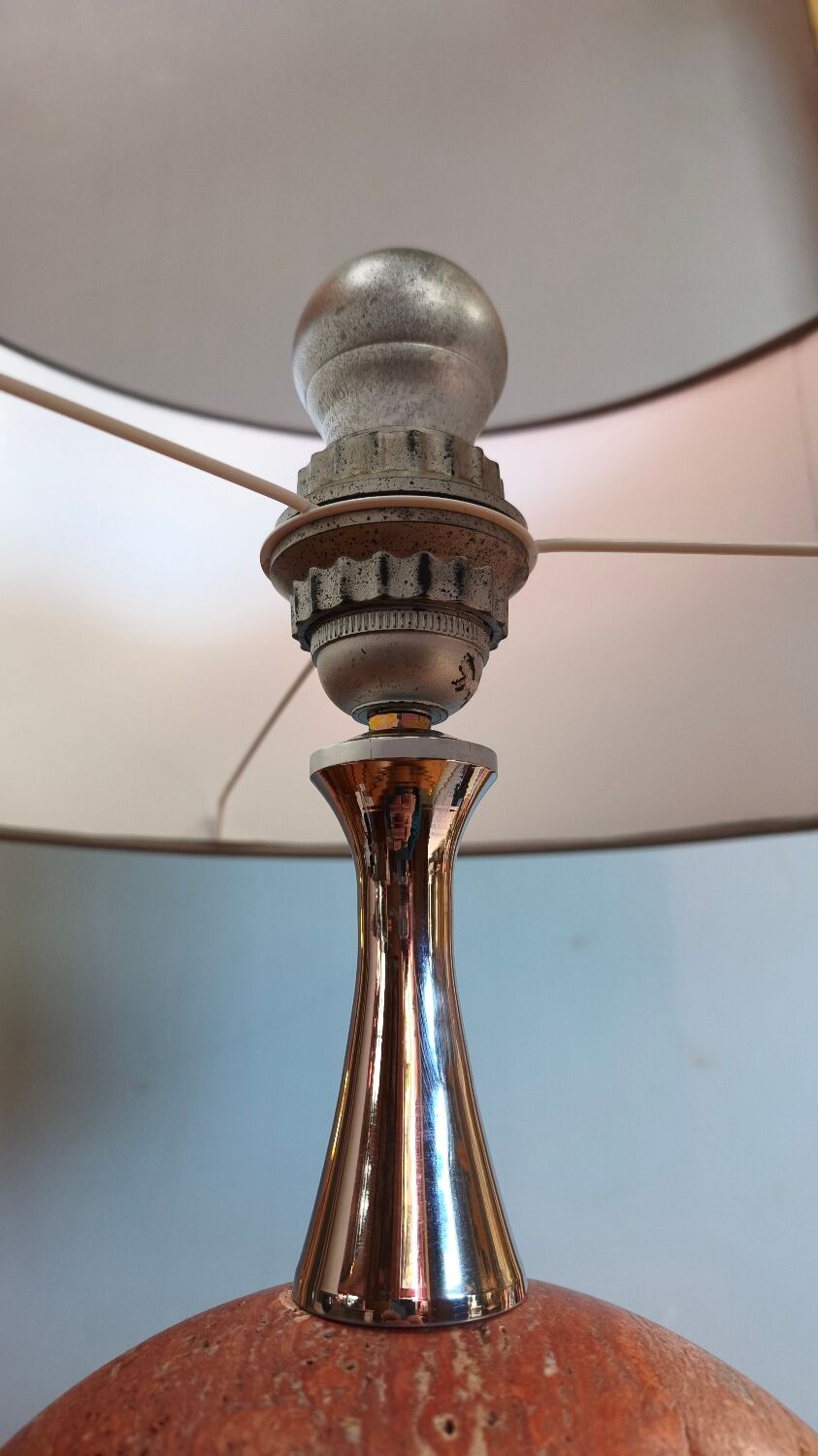 Lampe à poser en marbre rouge - style Barbier 1970