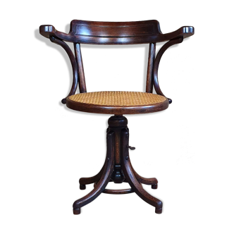Fischel revolving office chair in the early 20th century