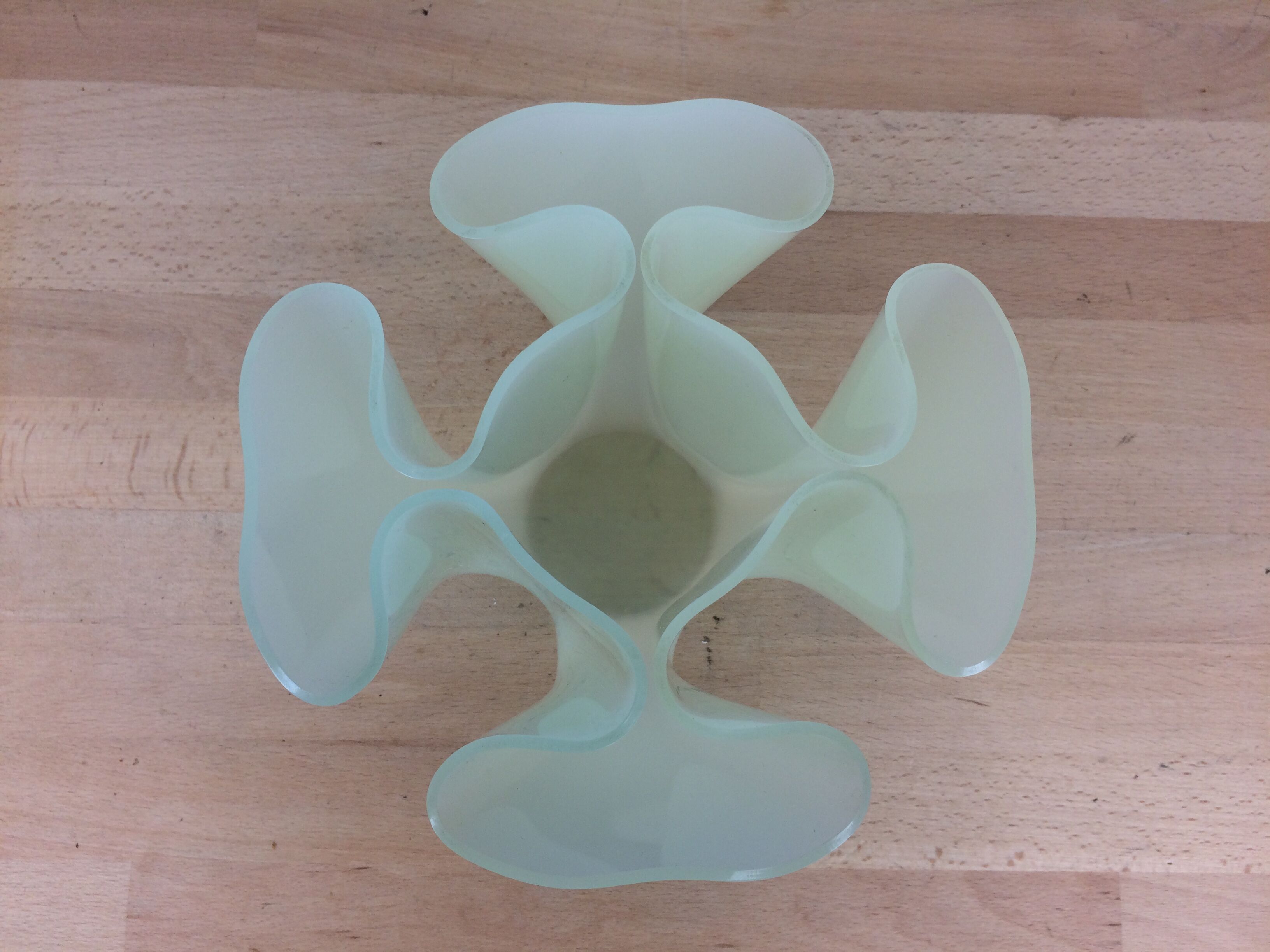 Handkerchief vase Guzzini plexiglass green 70s