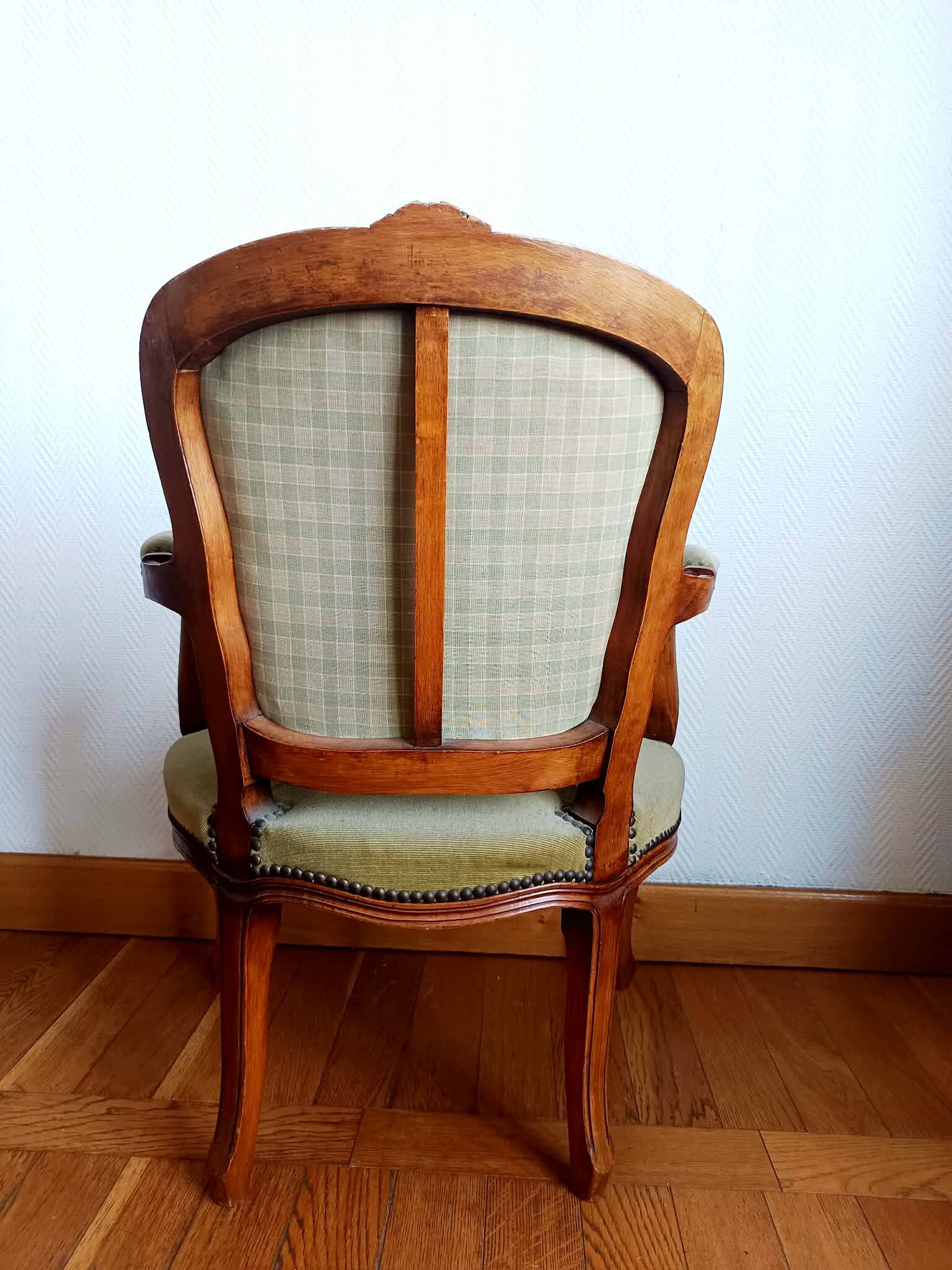 Fauteuil cabriolet vert Louis XV