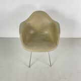 Chaise en fibre de verre DAX de Eames Herman Miller en vert écume de mer