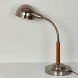 Articulated desk lamp