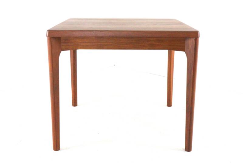 Henning Kjaernulf pour la table à manger carrée extensible Vejle - design danois