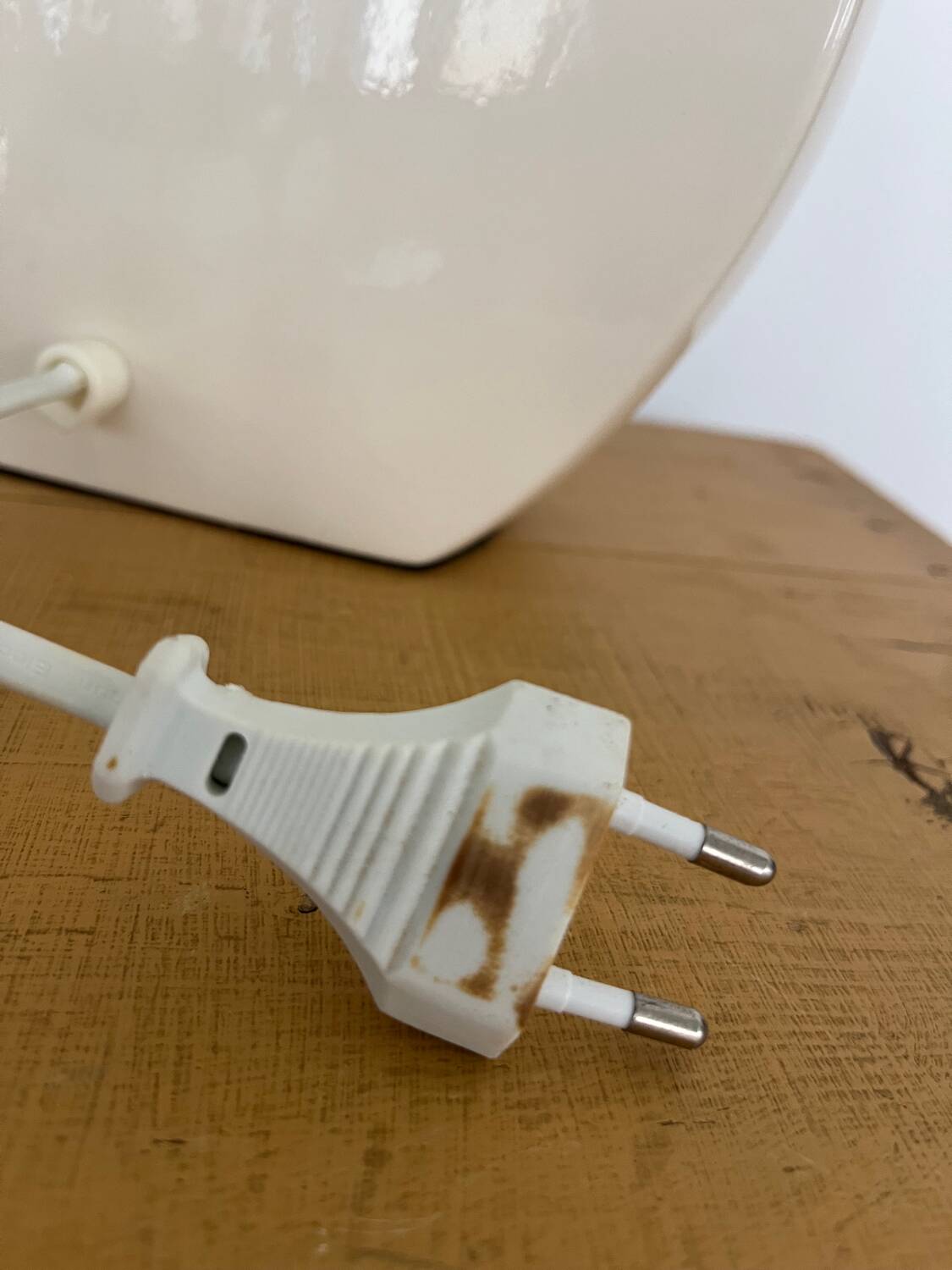 White contemporary ceramic lamp base