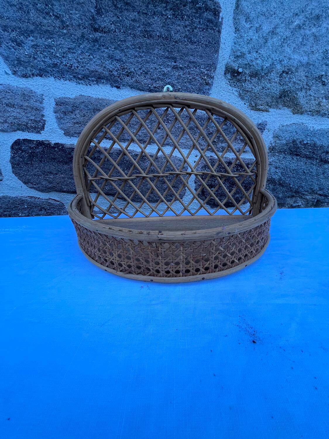 Panier mural en rotin