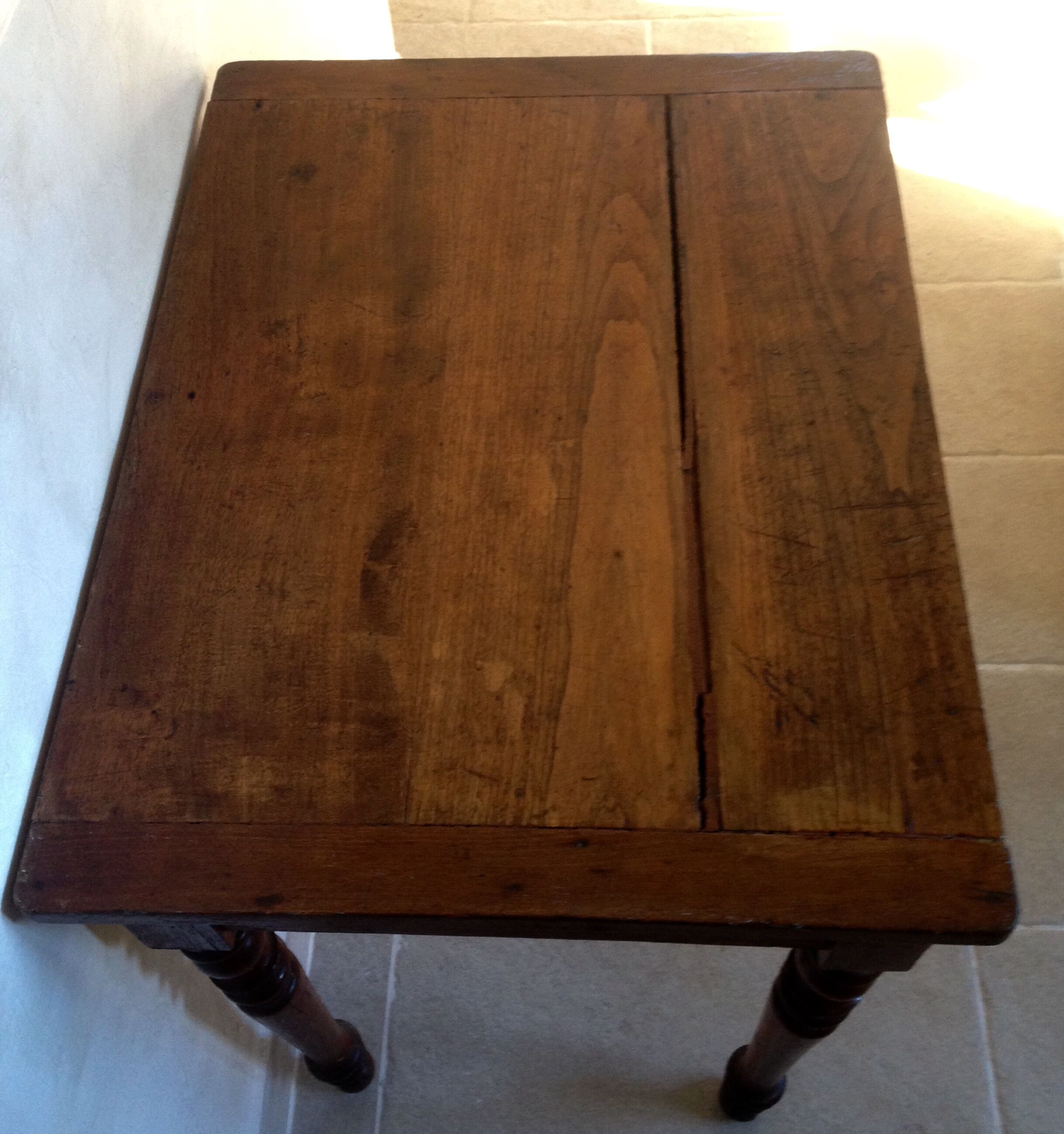 Table d'appoint pieds en bois tourné