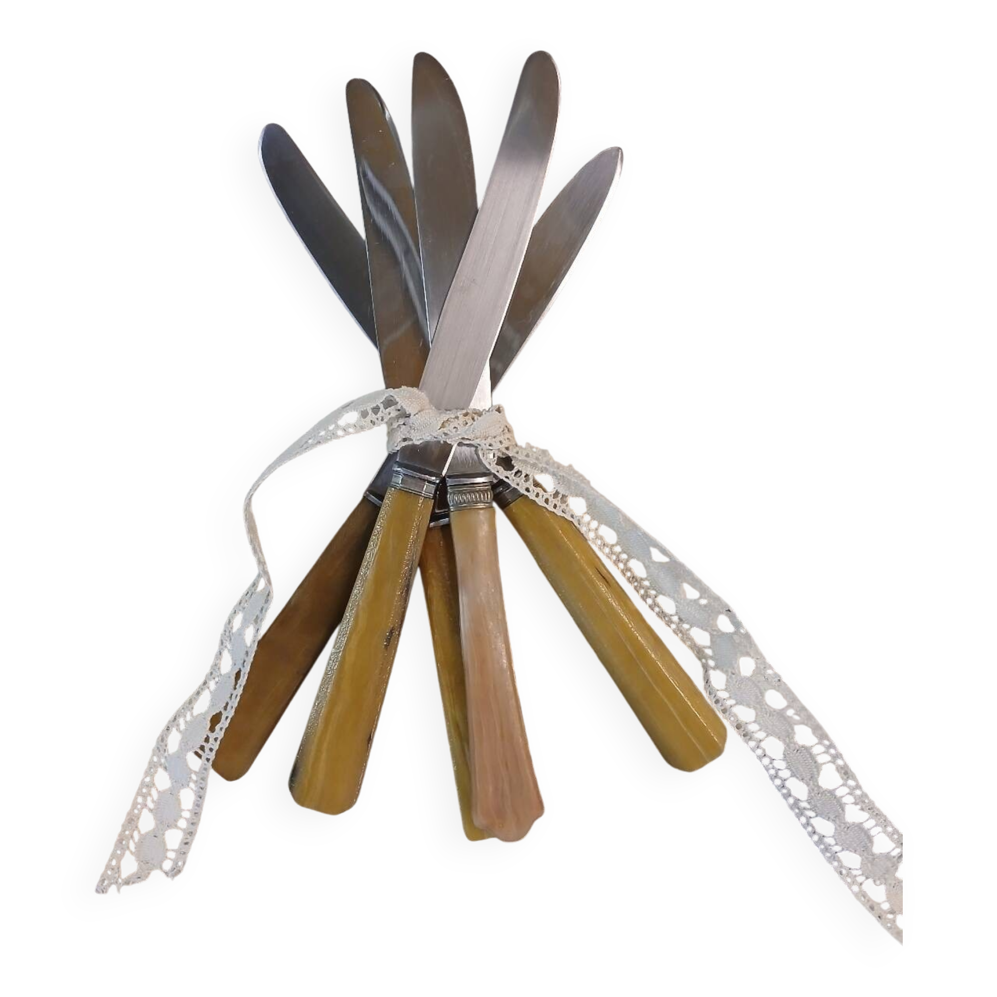 5 mismatched antique knives
