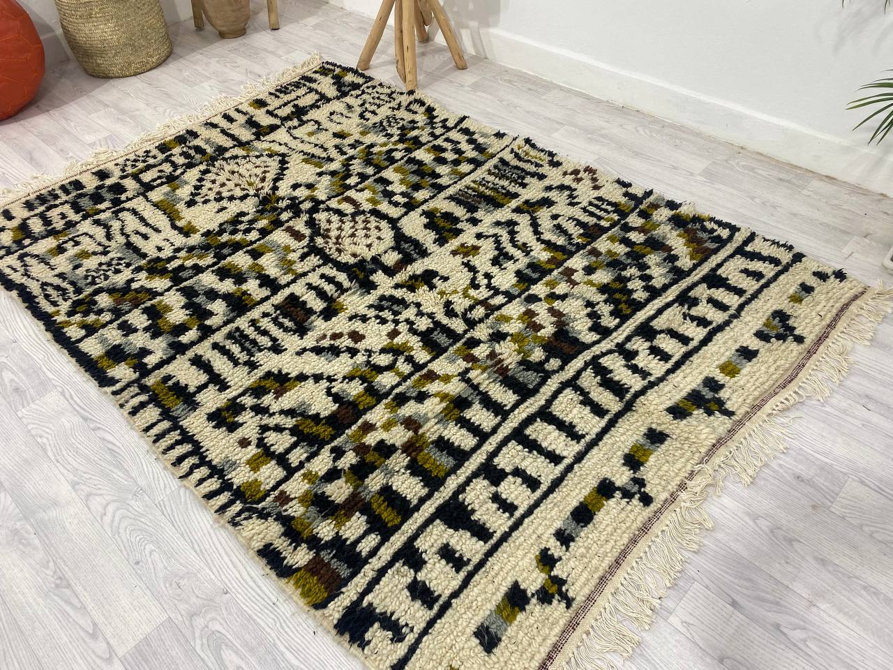 Berber carpet marocain handmade 218 X 154 CM