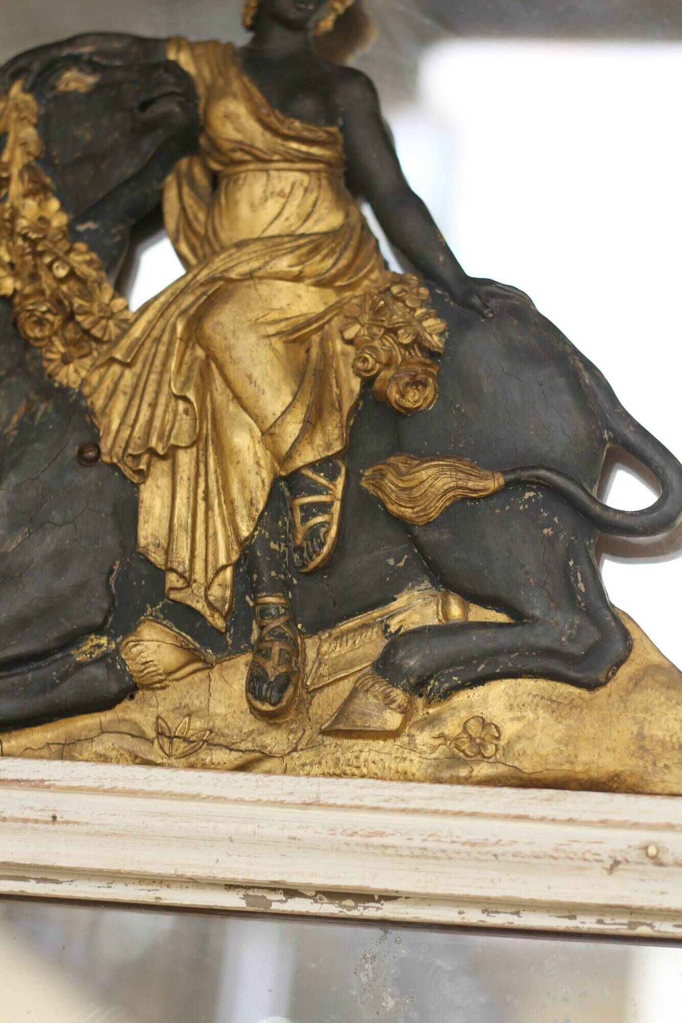 Extraordinary trumeau with bas-relief (circa 1800)