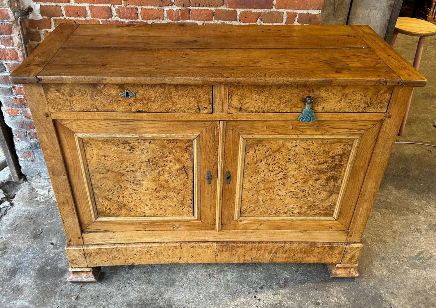 Buffet in elm veneer