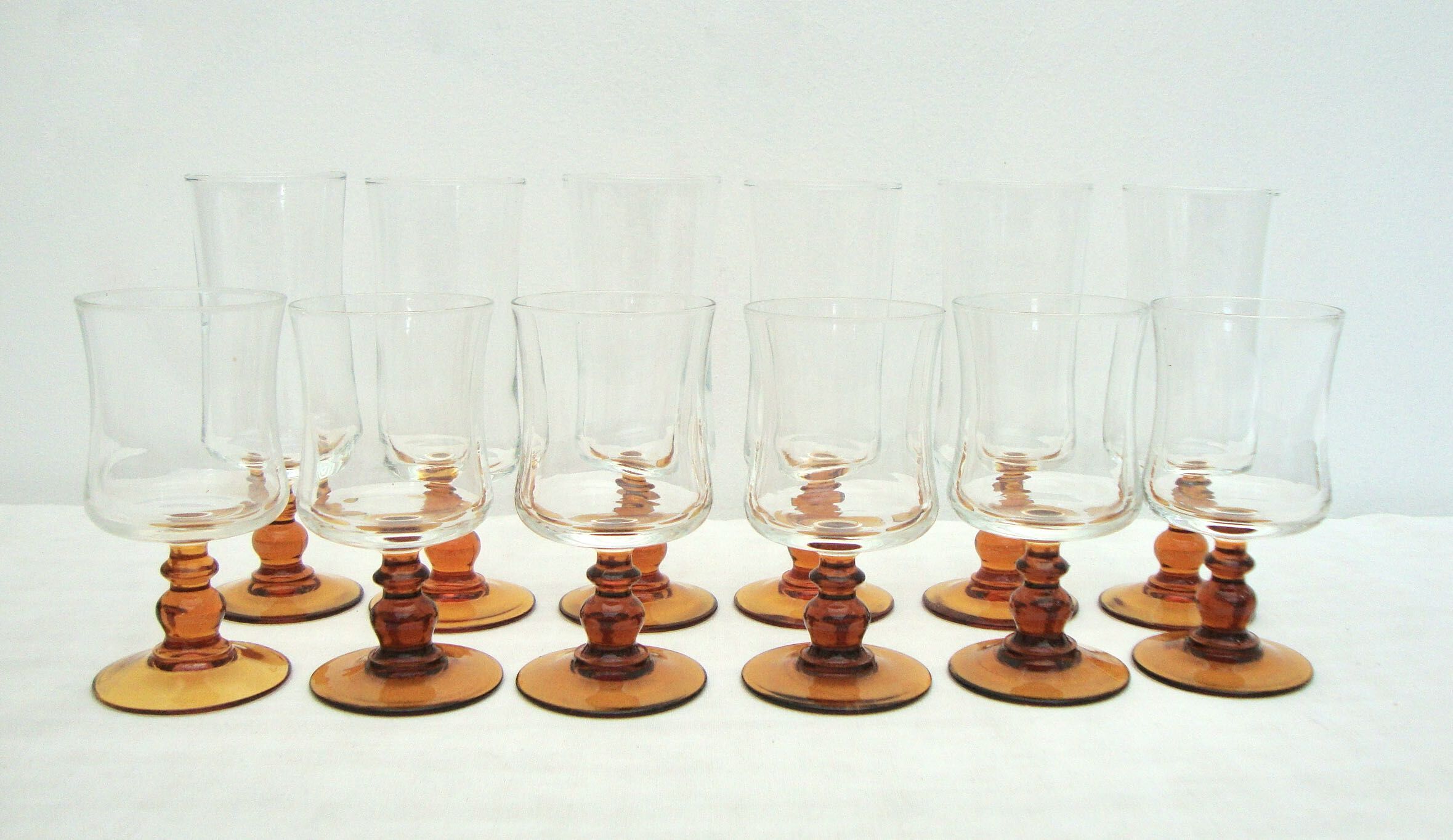Plateau with 6 wine glasses and 6 champagne flutes