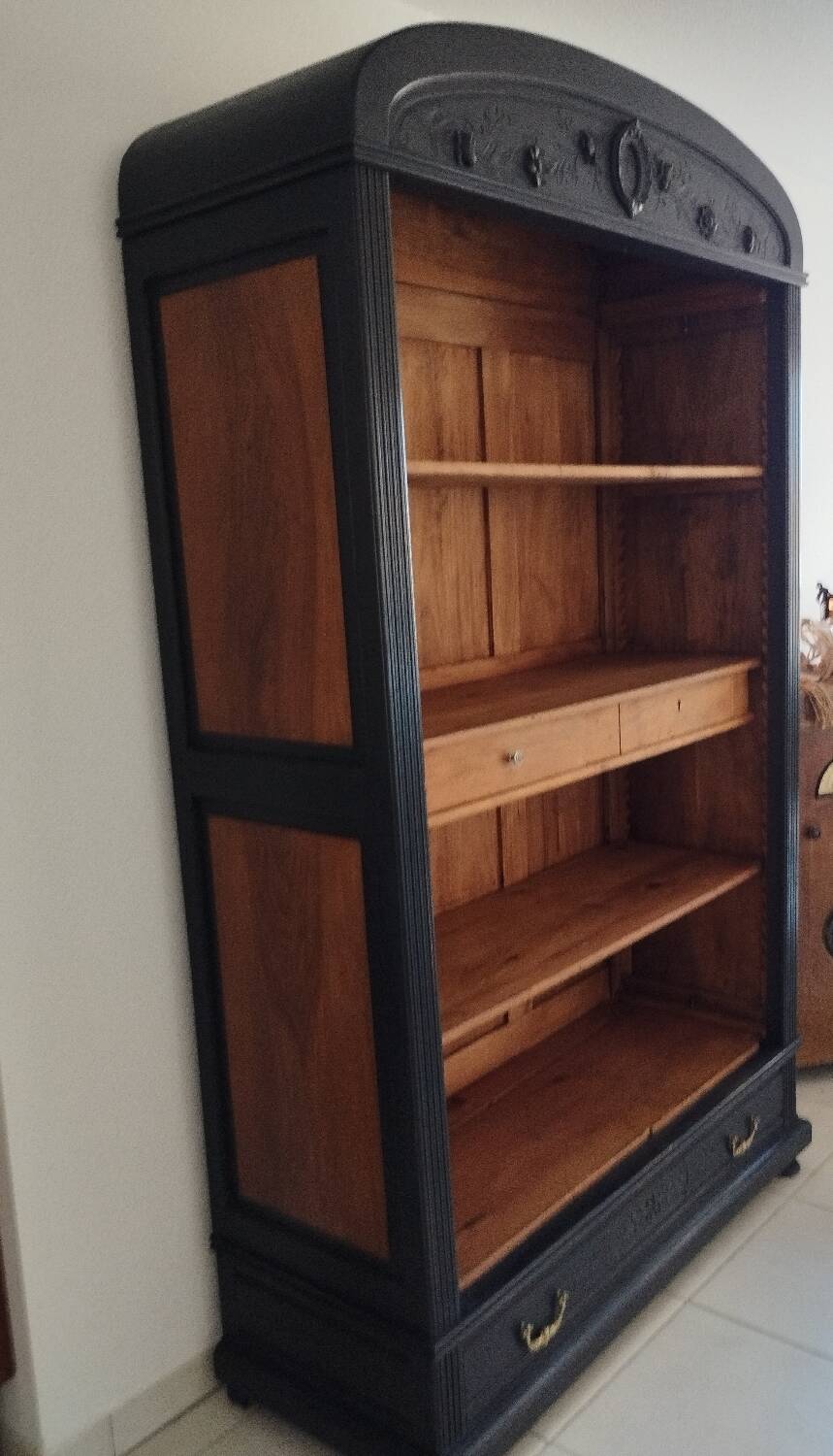 Old library black patina chalk paint