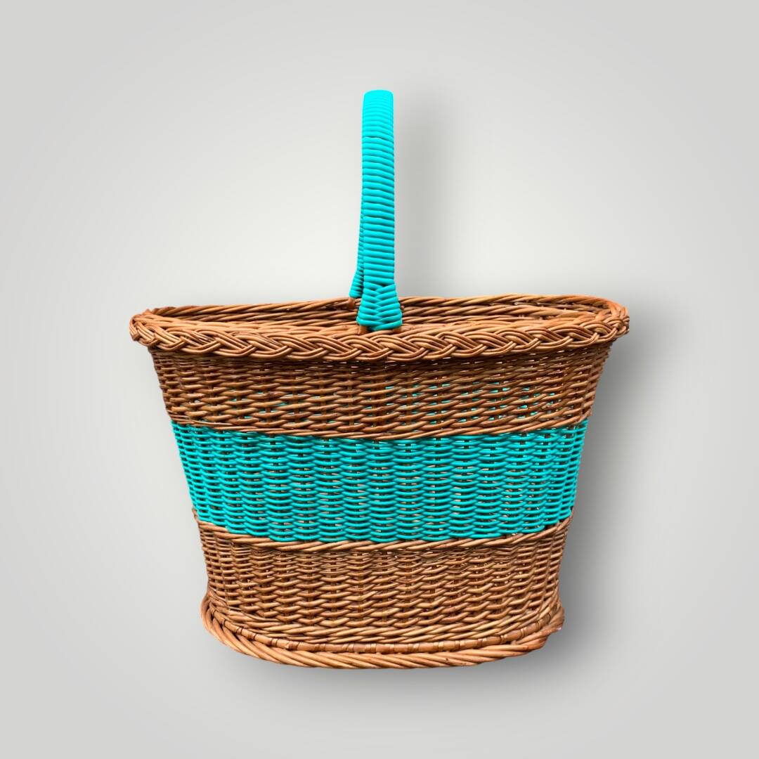 Vintage wicker basket and scoubidou