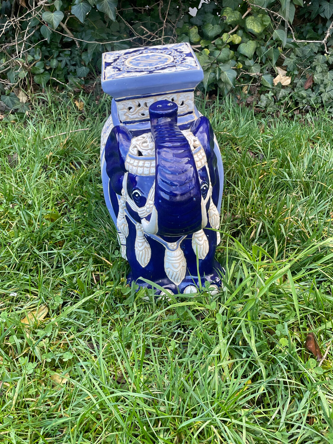 Porte plante, table d’appoint éléphant