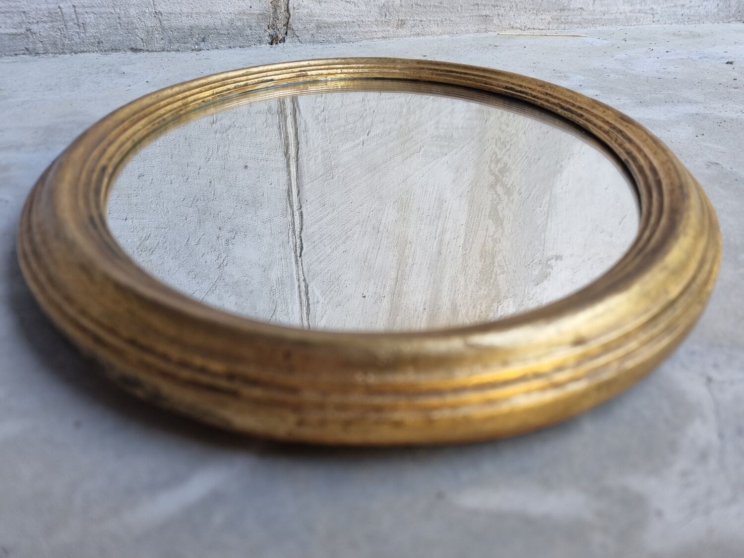 Golden oval mirror 34x28cm
