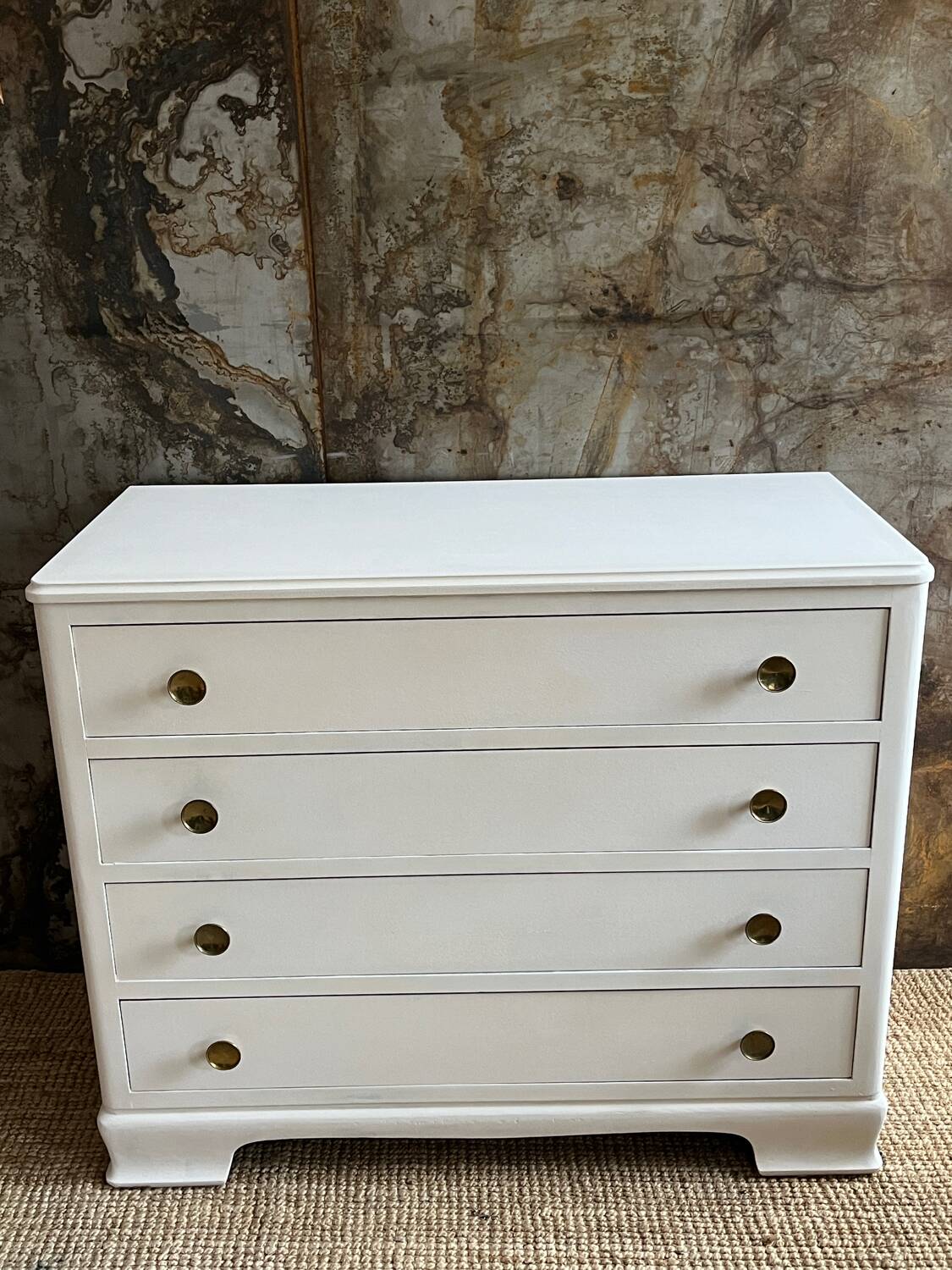 Linen chest of drawers