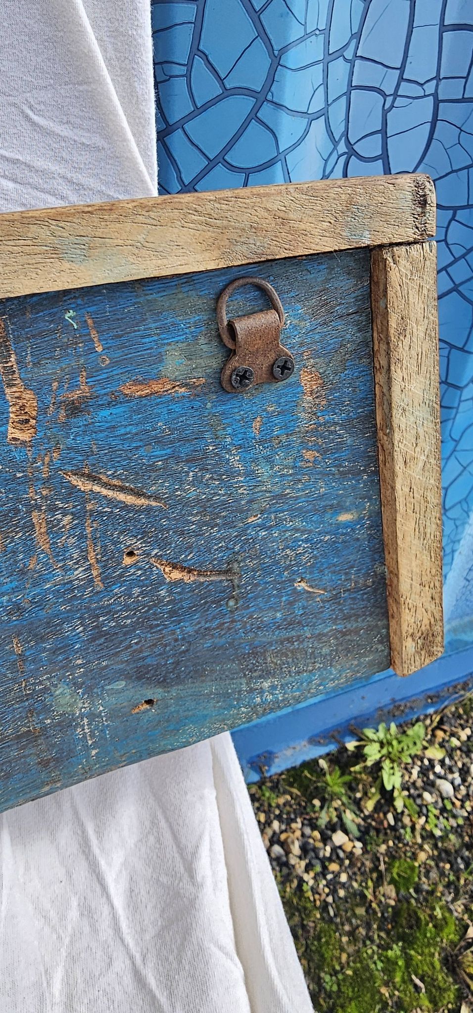 Teak coat rack with 8 double cast iron hooks
