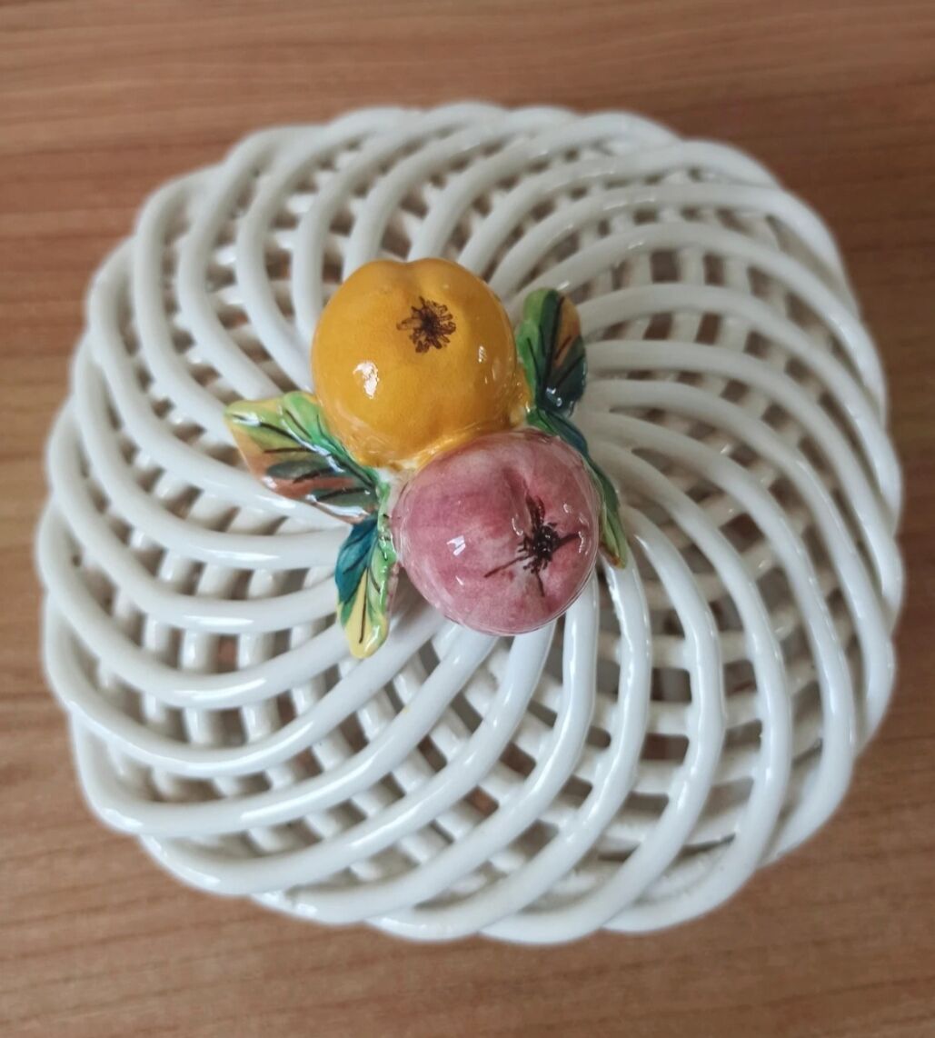 Vintage woven box - Fruit decor in slipware