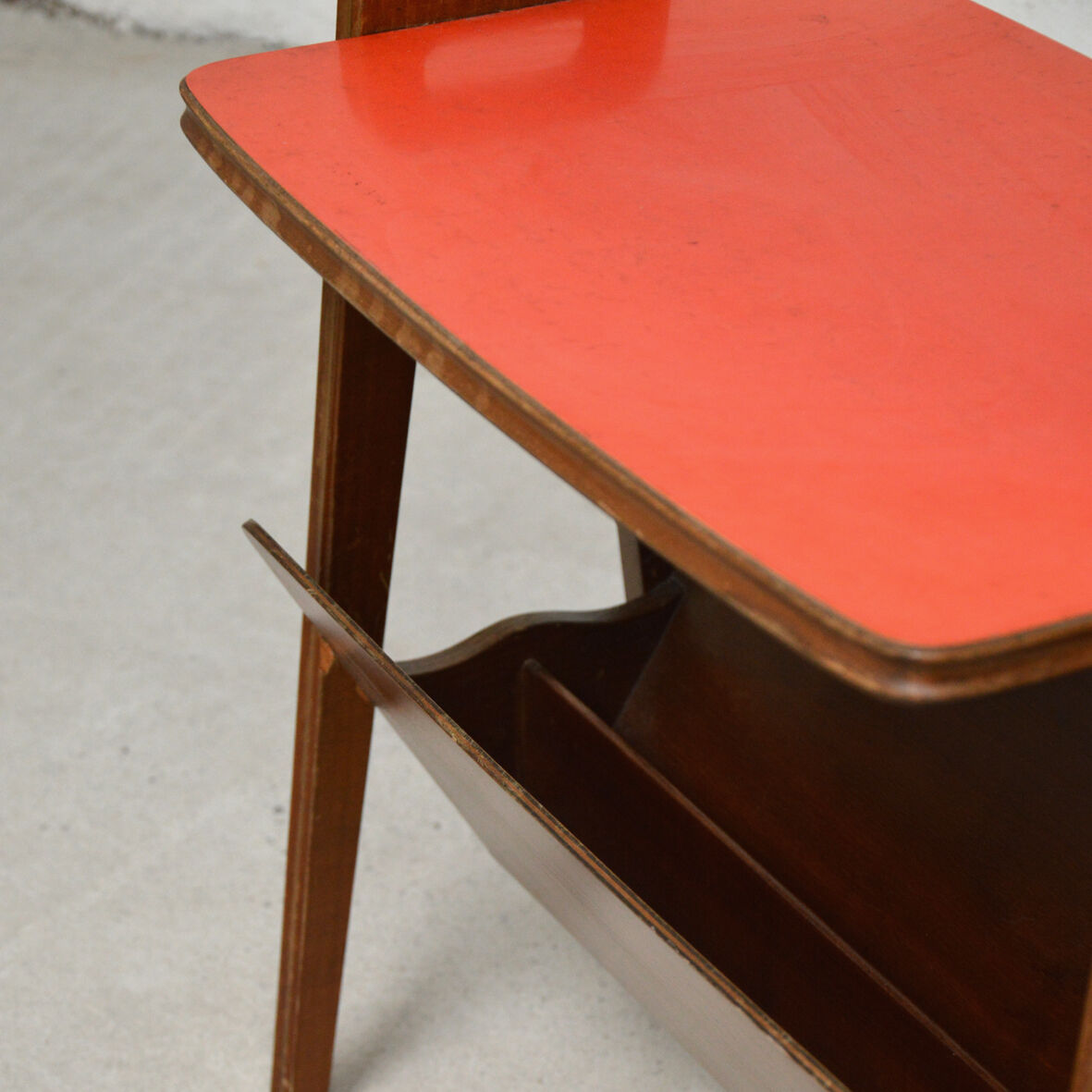 Compass foot magazine holder, 1960