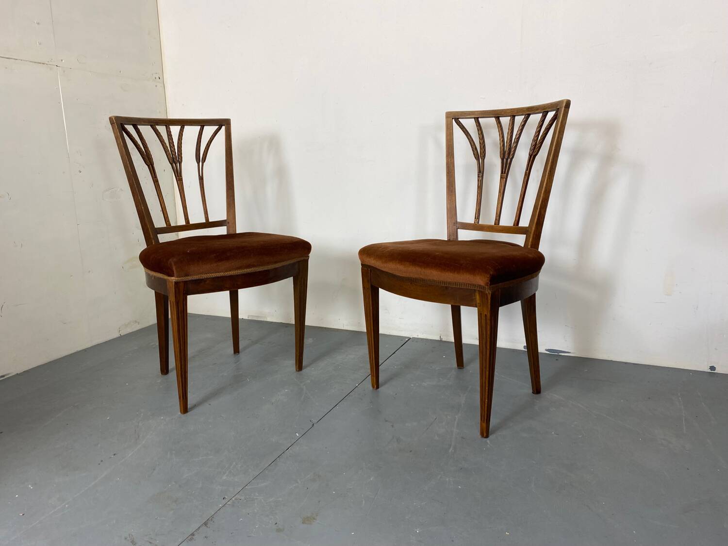 Chaises de salle à manger ou d'appoint vintage éclectiques Regency en chêne et velours en épi de blé