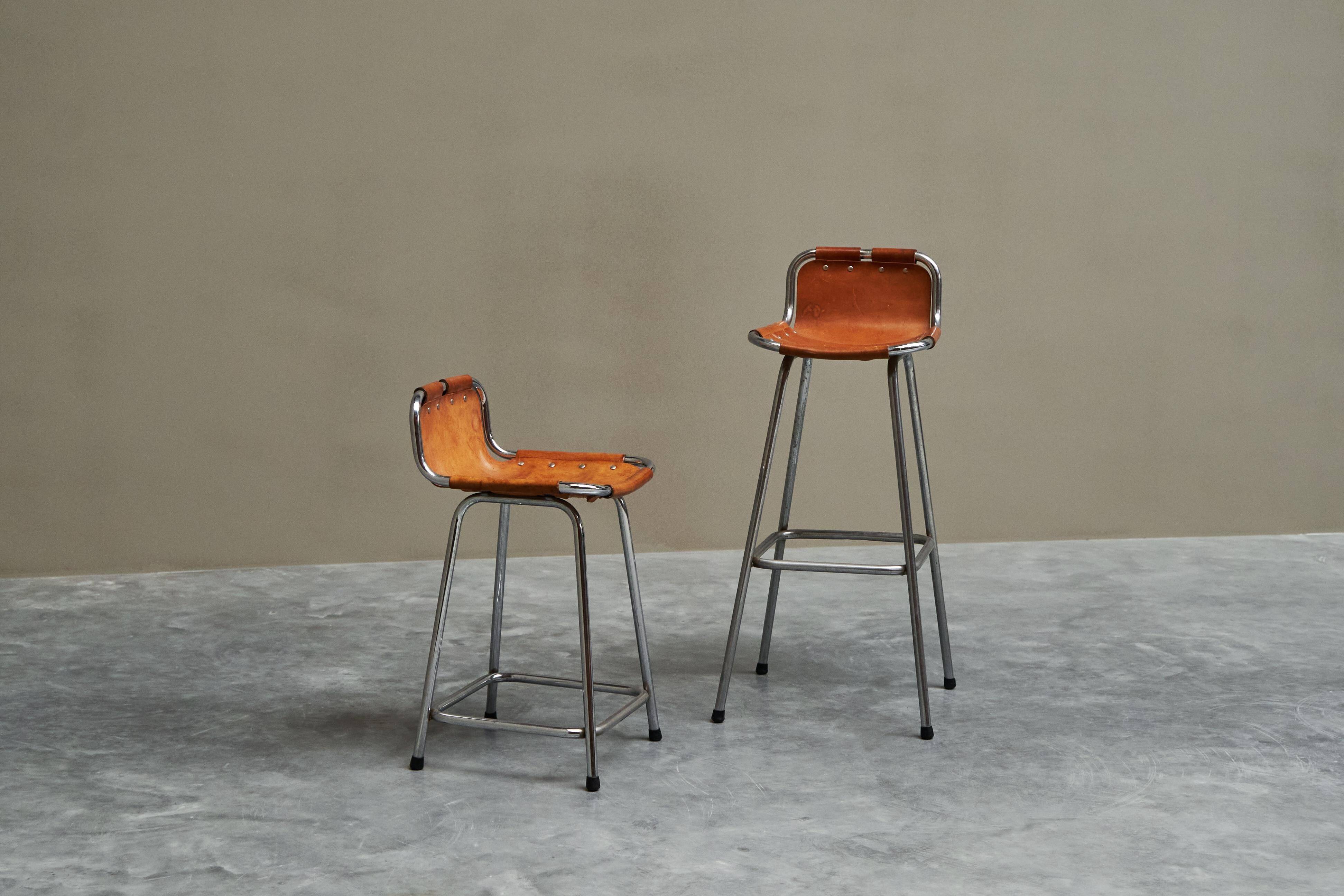 Set of 2 stools "Les Arcs" selected by Charlotte Perriand in leather.
