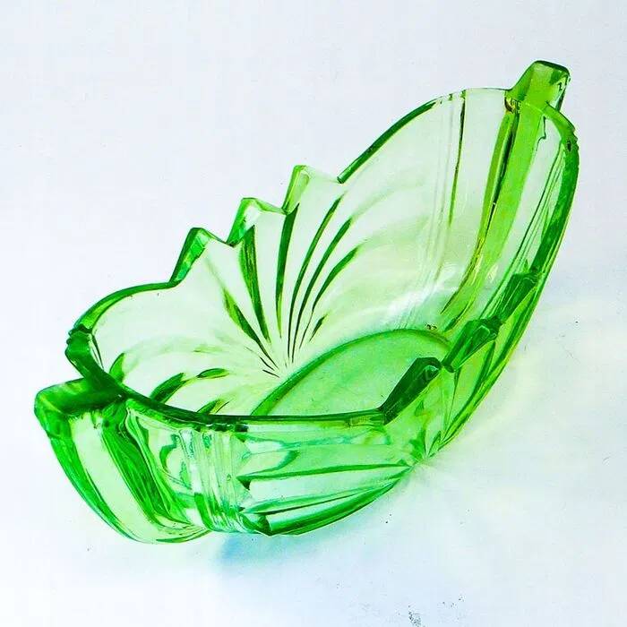 A8T Niemen Stolle Art Deco uranium fruit bowl