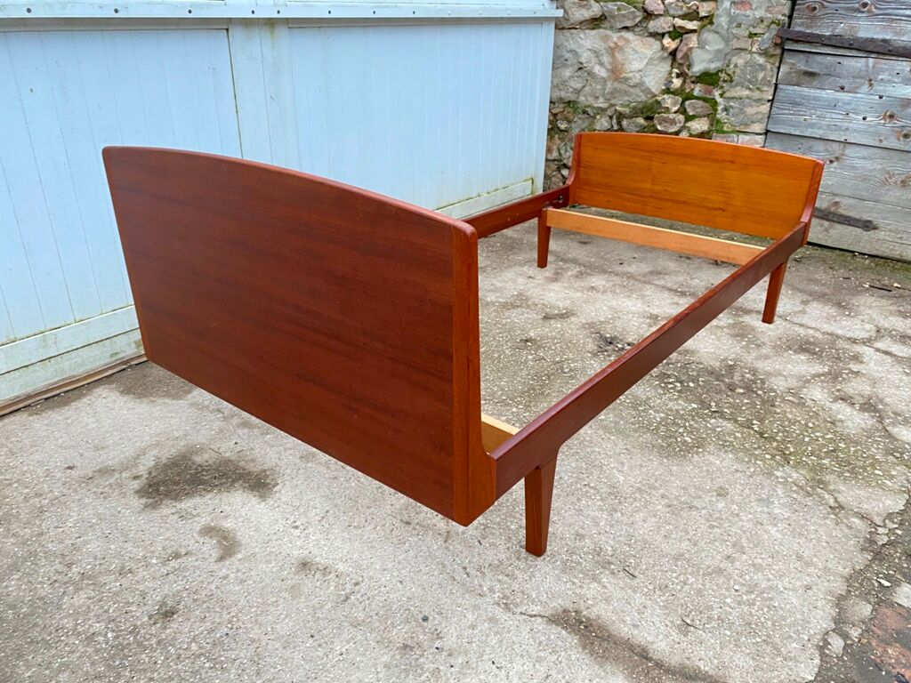 Single bed in Scandinavian NF teak 60s