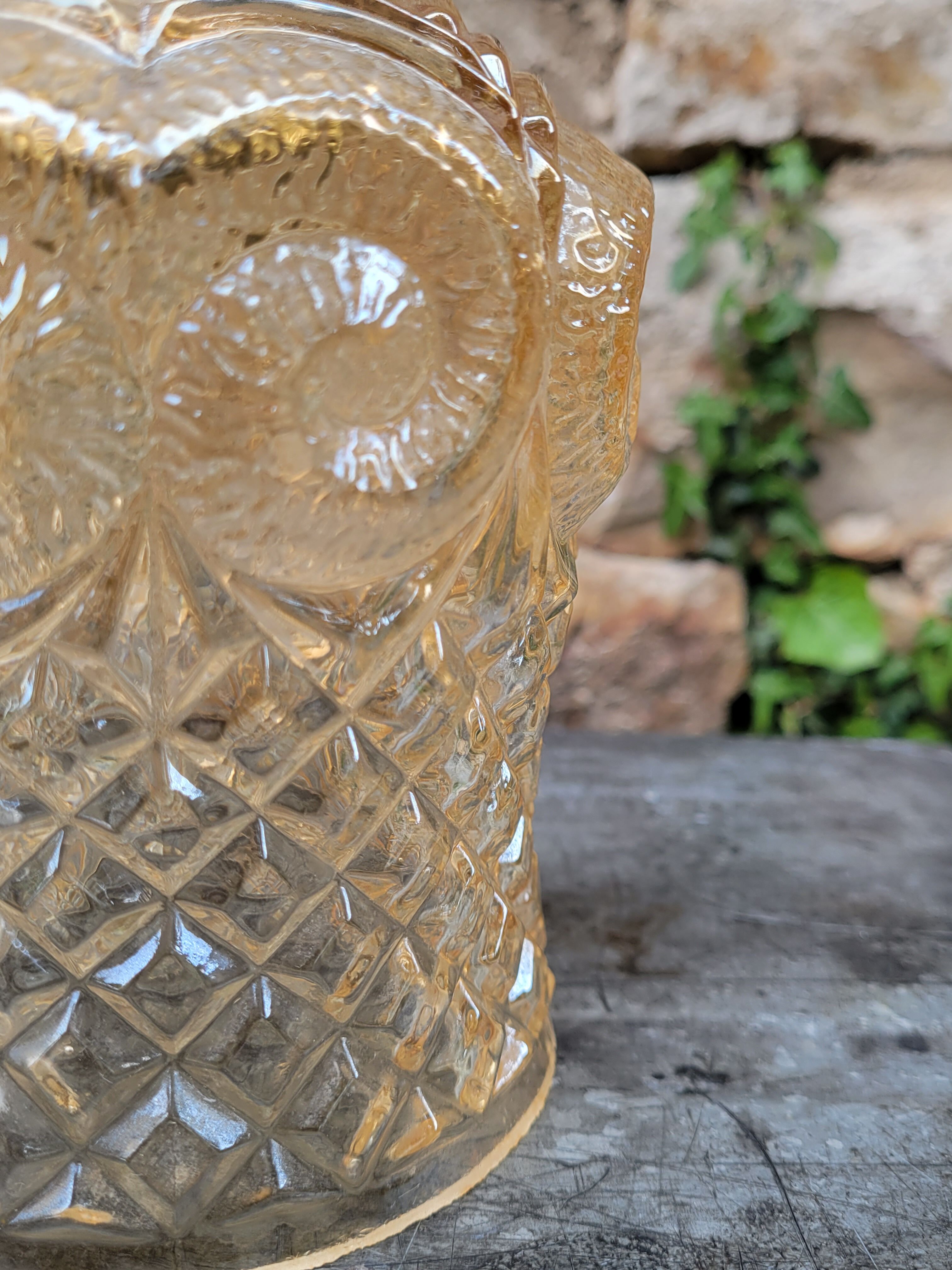 Moulded glass globe walking lamp