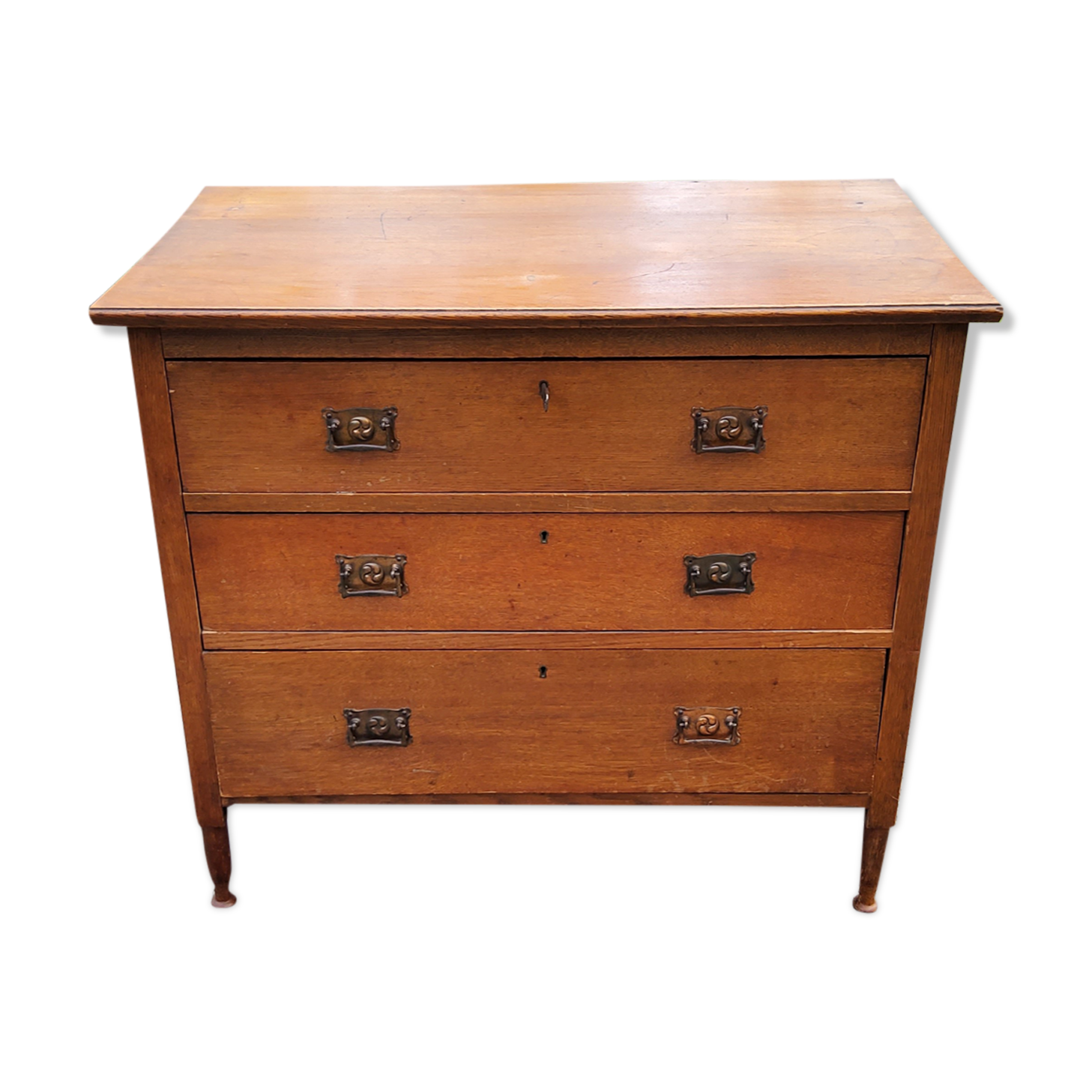 Commode des années 50 en chêne massif 3 tiroirs  pieds coniques