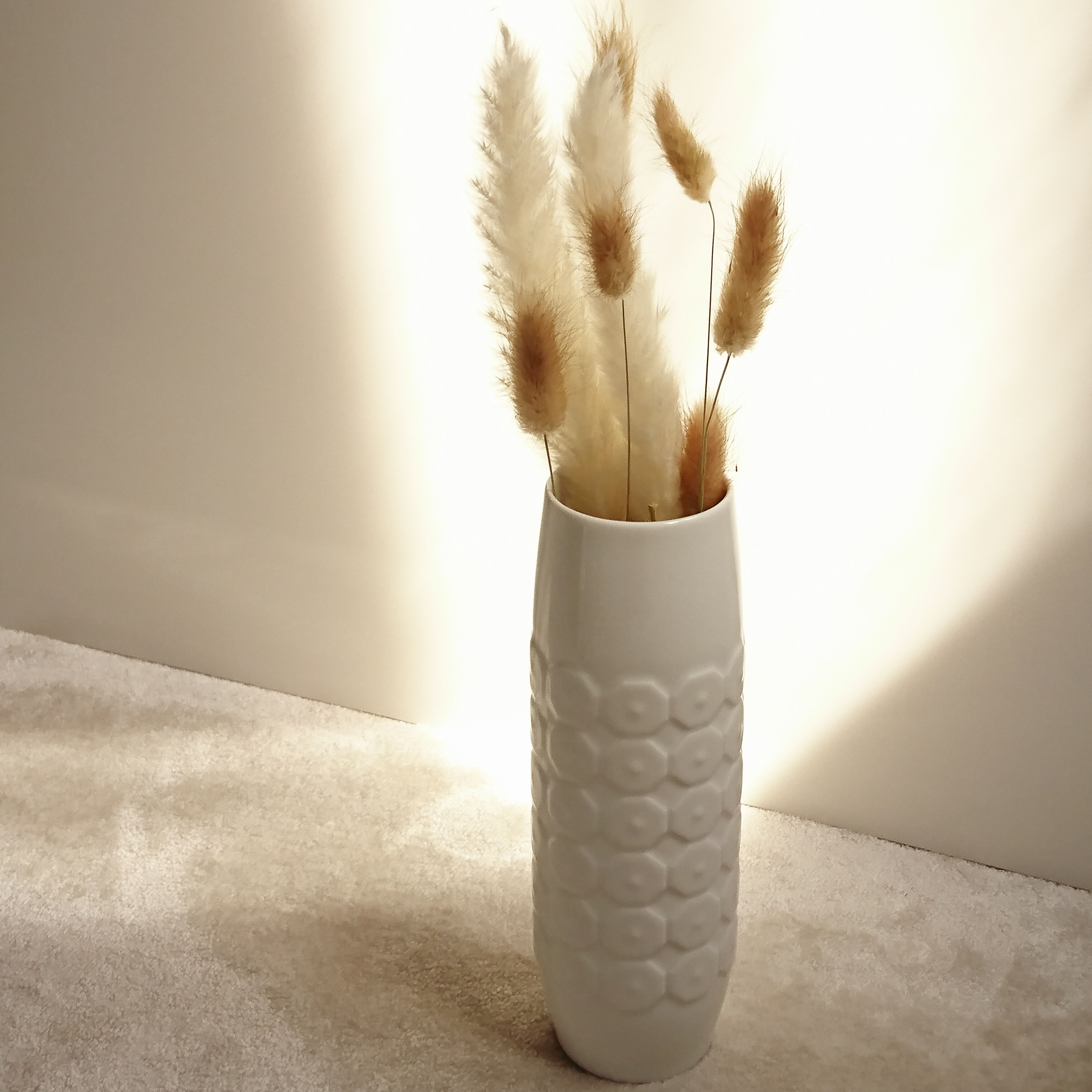 Porcelain vase Hutschenreuther Hohenberg Germany white.