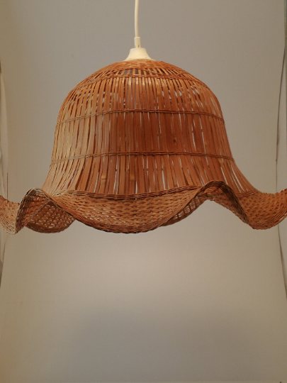 Suspension en rotin vintage forme tulipe