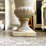 Medici pot in beige reconstituted stone