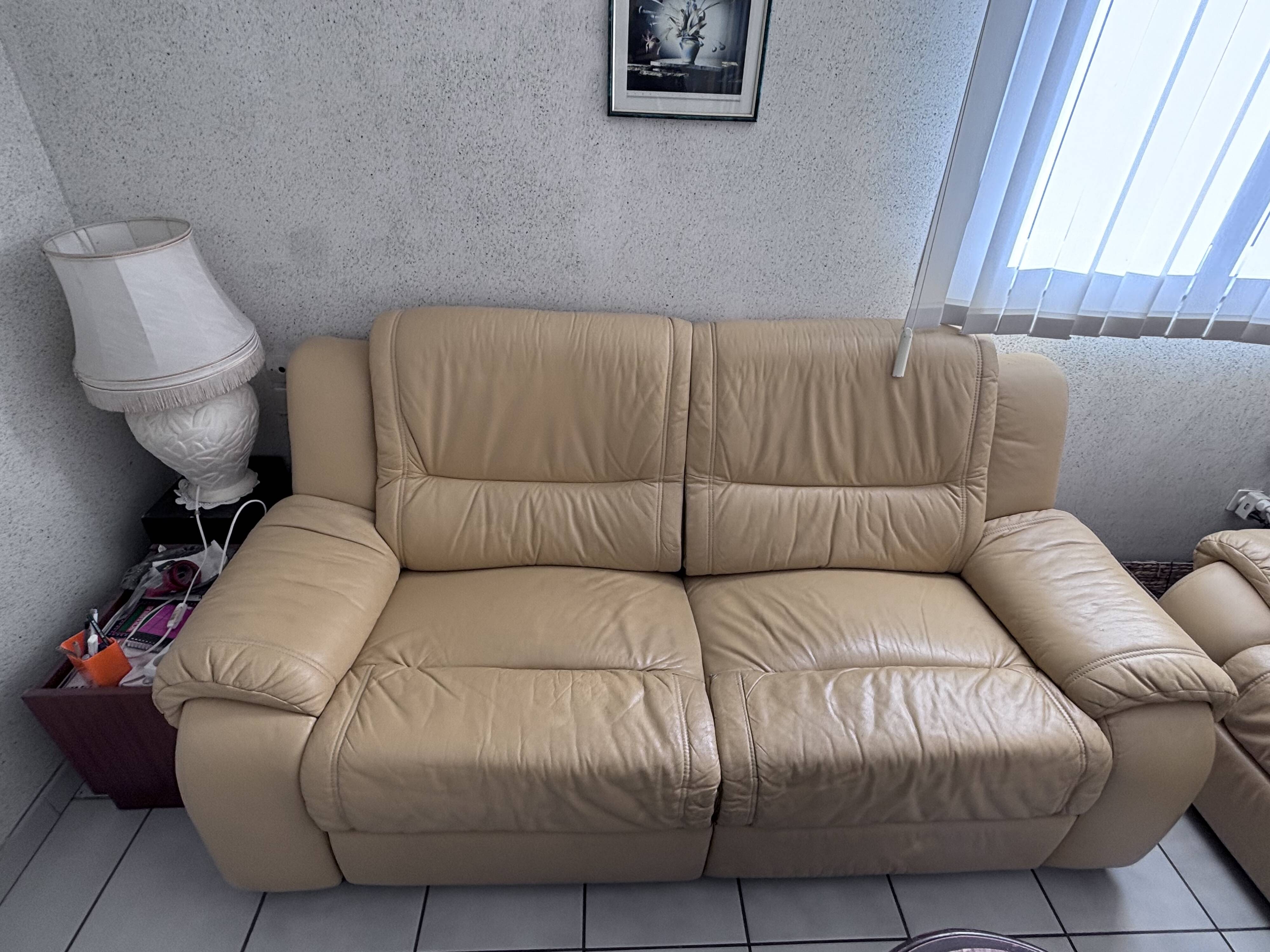 Set of 2 Beige 2/3 Seater Sofas - Classic/Club Style