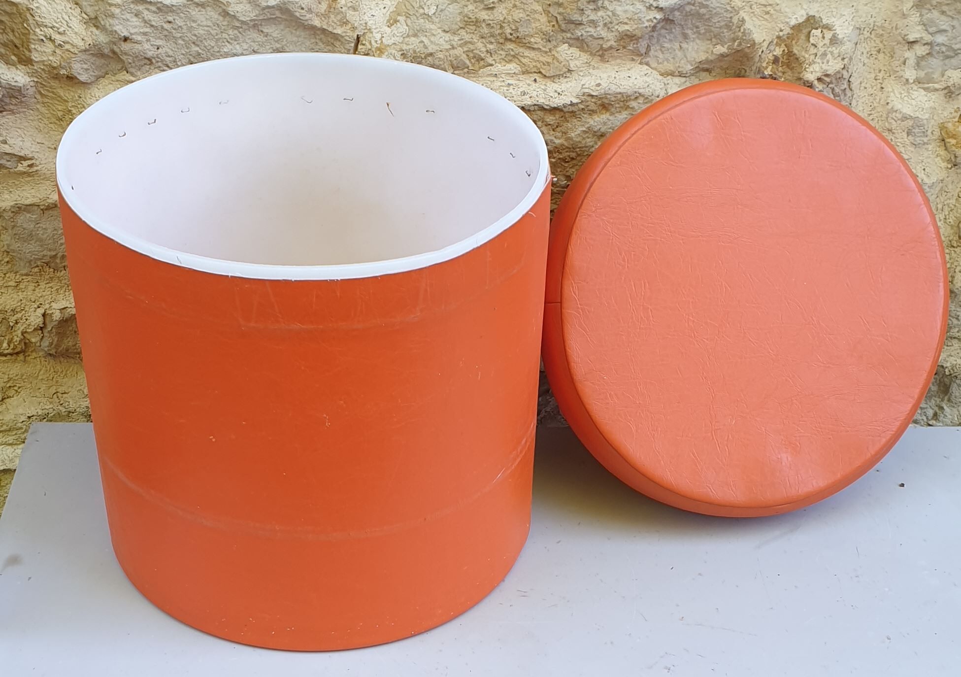 Pouf chest seventies in orange skaï